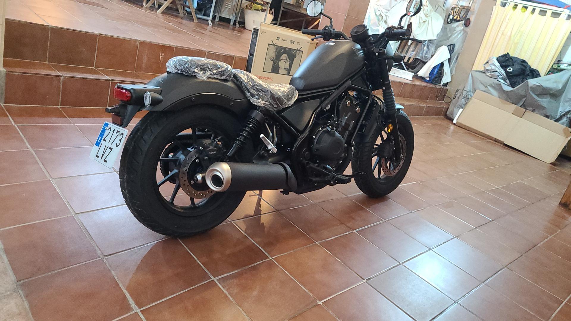 Foto 2 de HONDA CMX500 REBEL DEL 2022 CON 288KM