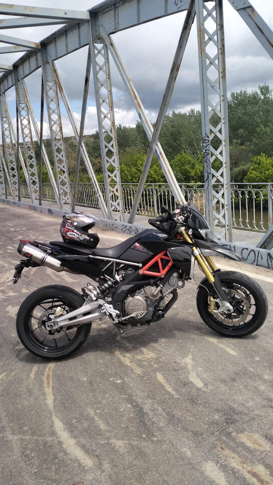 Foto 3 de Aprilia SMV 750 Dorsoduro Supermotard
