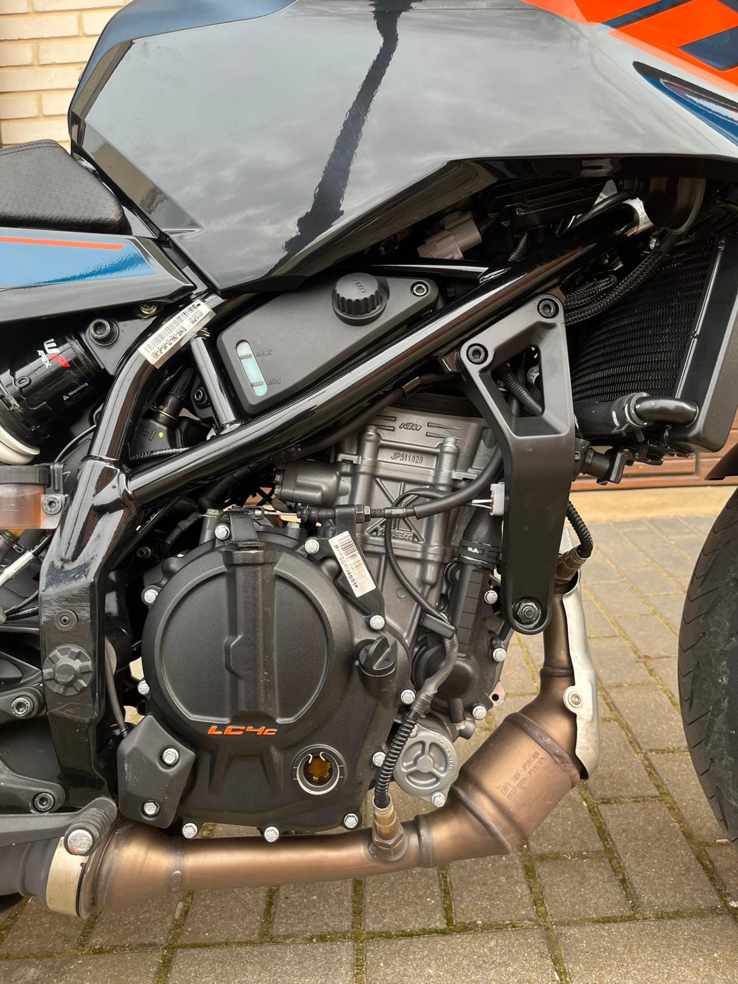 Foto 2 de KTM Duke 125 2024
