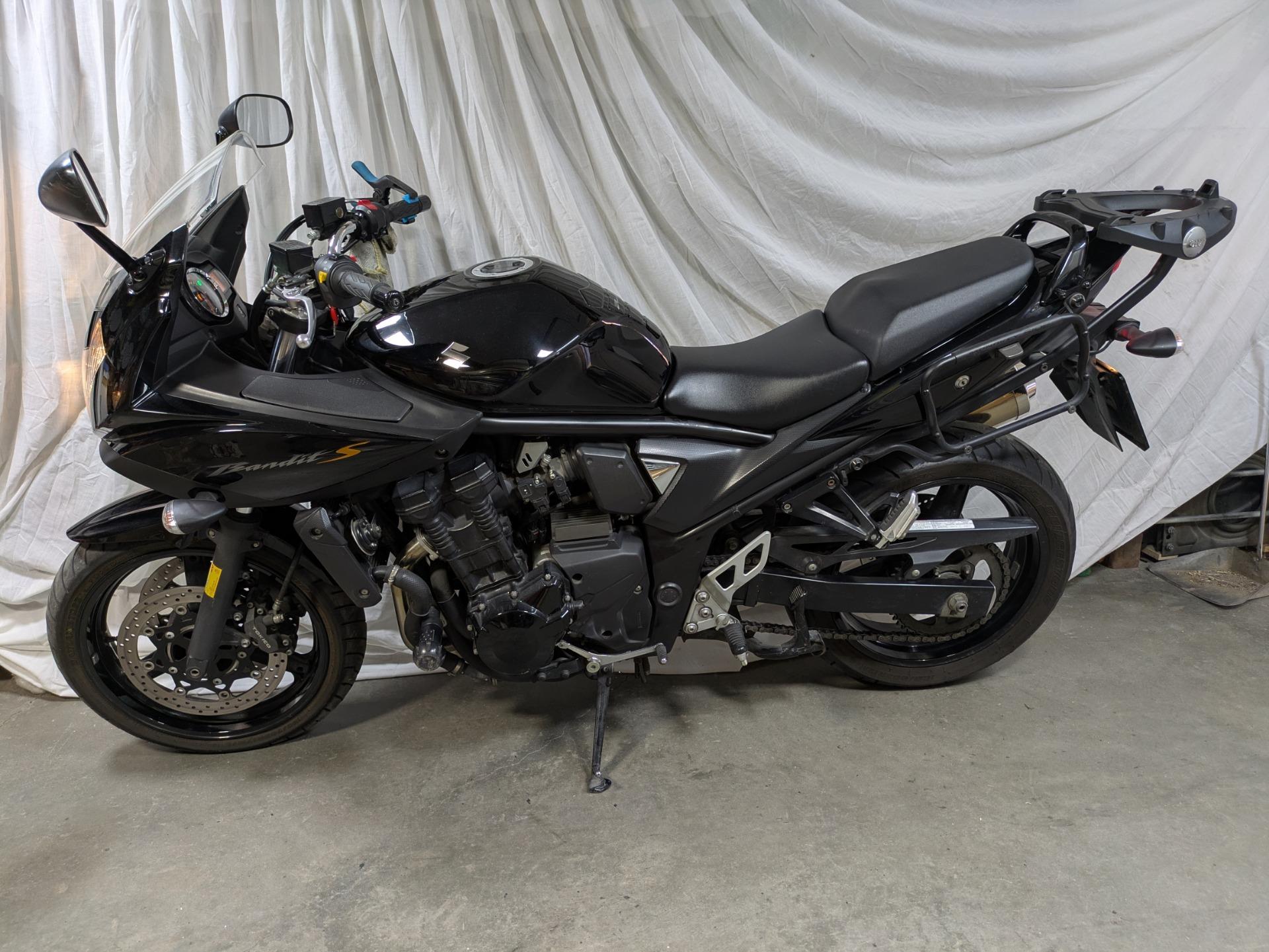 Foto de Moto Suzuki Bandit GFS 650S,año 2009 por scooter.