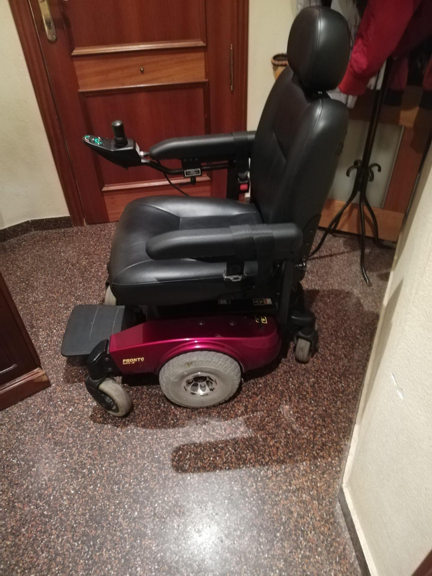 Foto de Silla de ruedas electrica invacare pronto m61