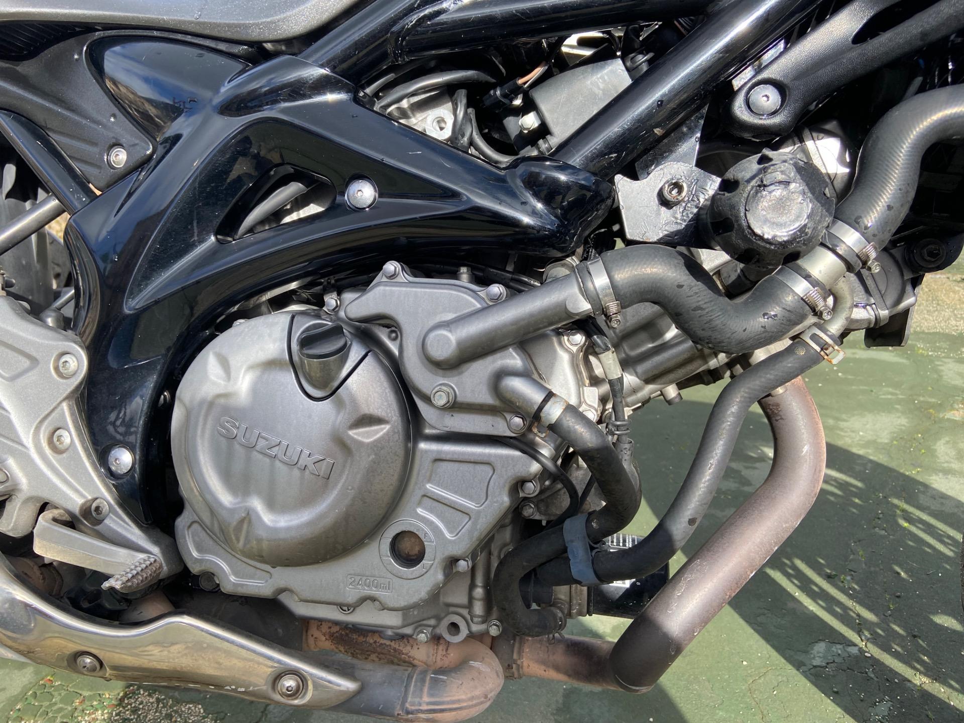 Foto 2 de suzuki gladius 650 año 2011 50.000km