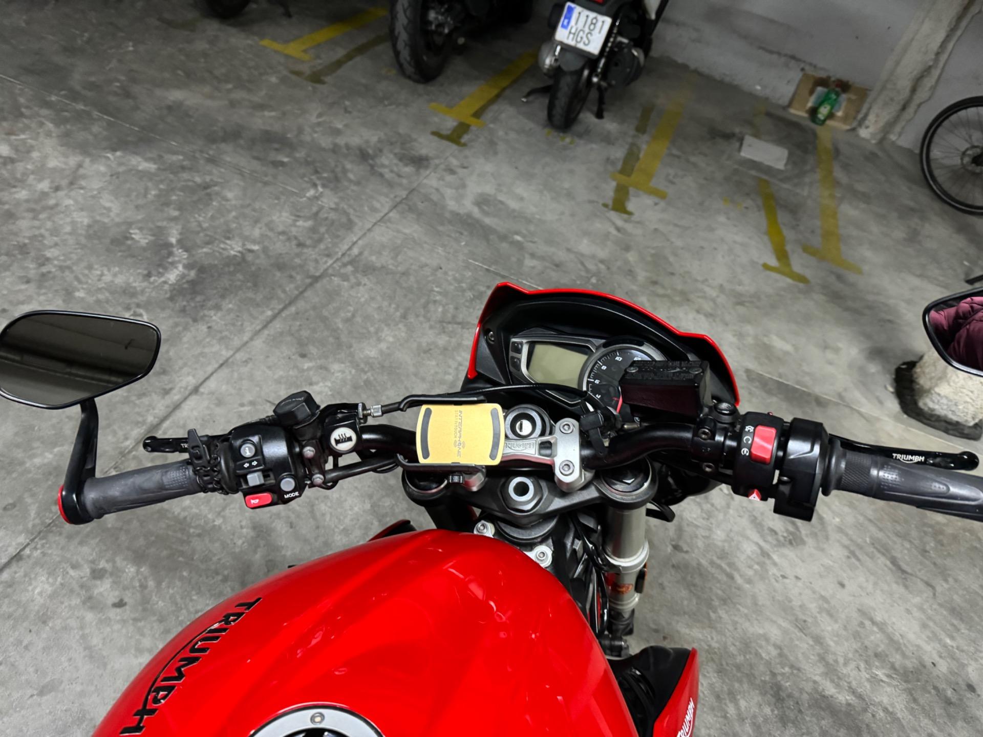 Foto 6 de Naked por T-max scooter misma relación calidad precio