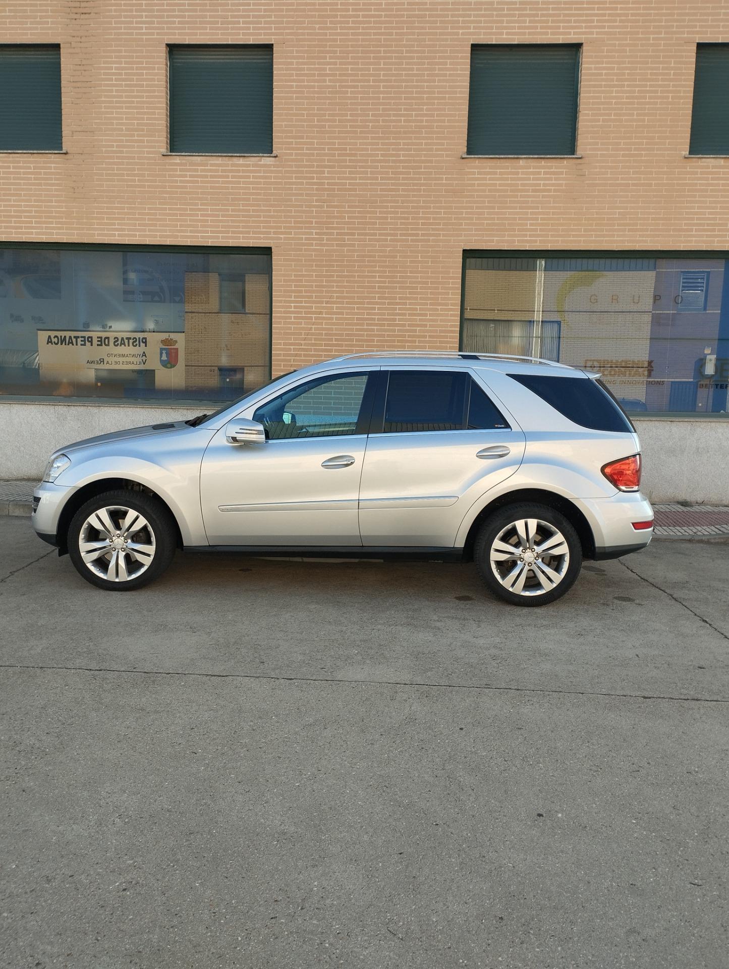 Foto de Mercedes ML 350 CDI 4 MATIC