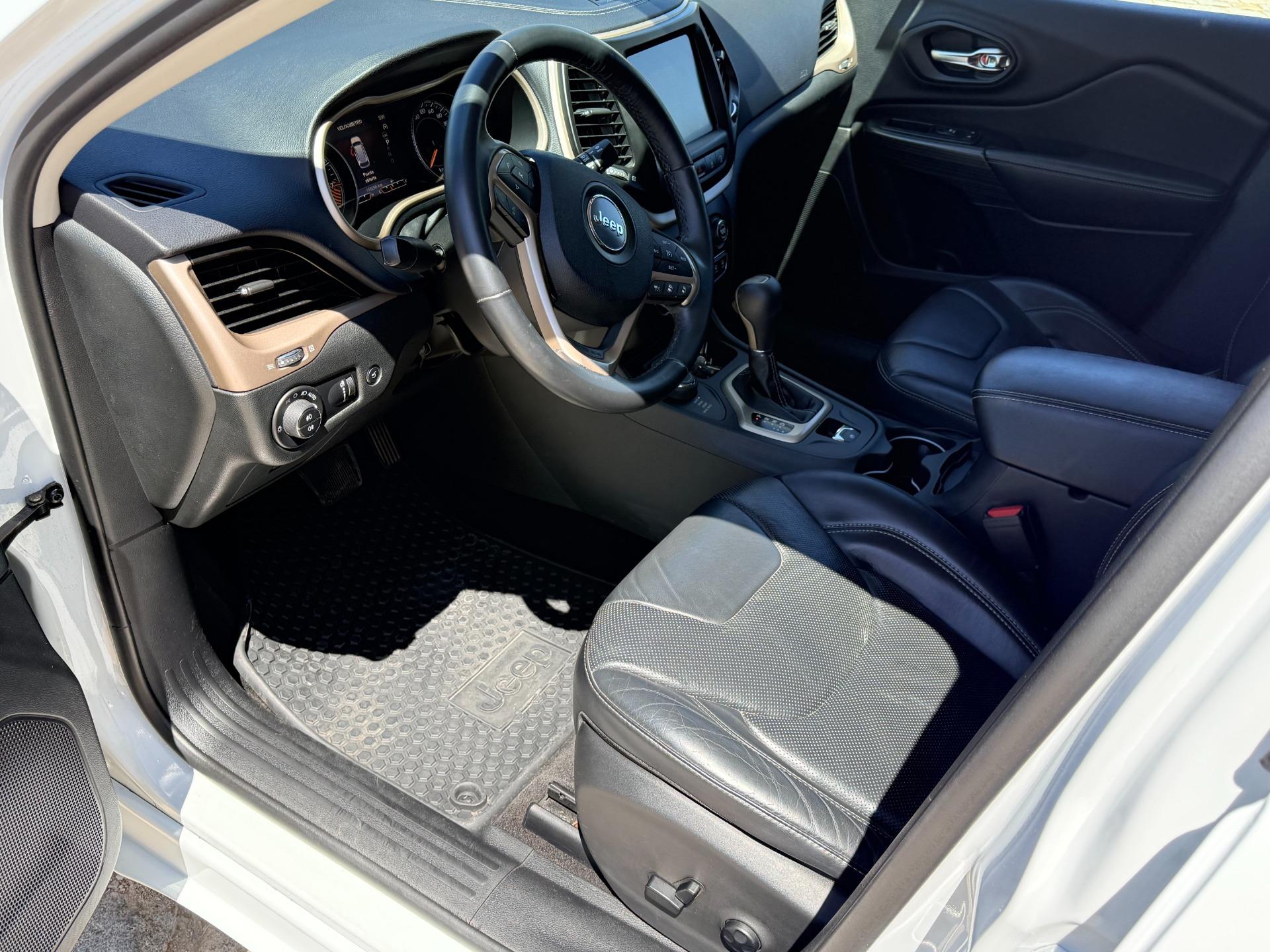 Foto 6 de jeep cherokee 3.2 2015