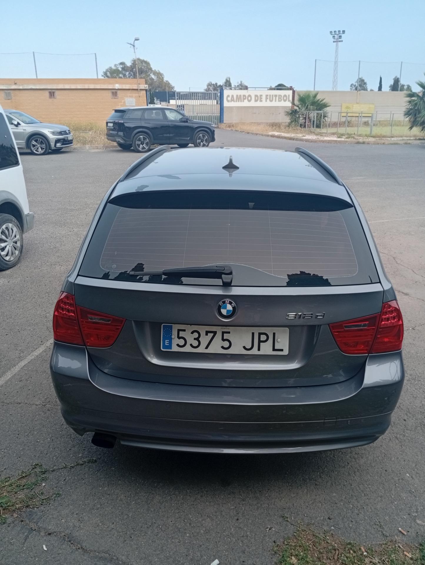 Foto 2 de BMW 313  POR FURGONETAS 6 O 9 PLAZAS 