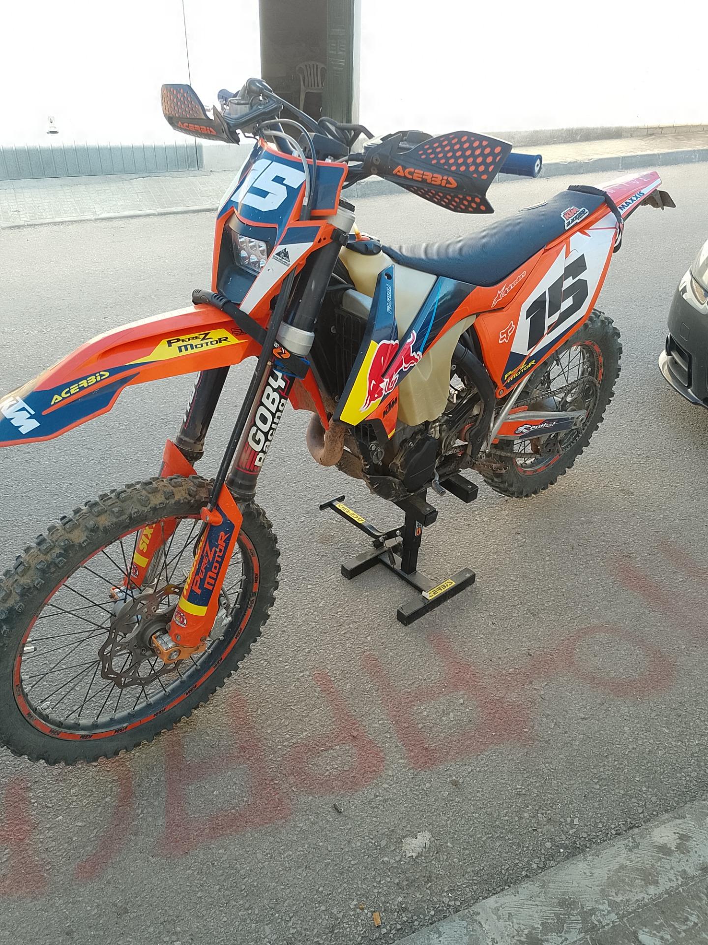 Foto 3 de KTM EXC-F 450 año 2017 x Yamaha tenere aportando diferencia 