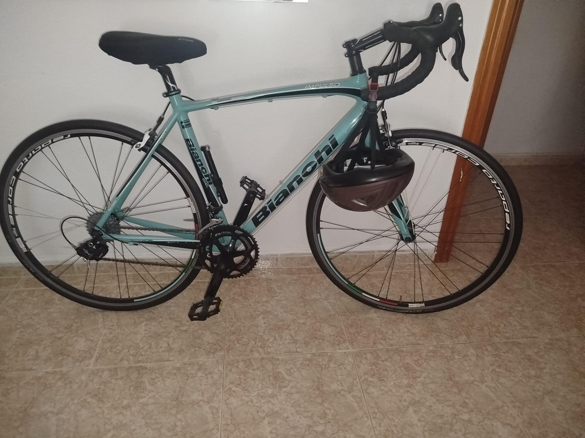 Foto 1 de Cambio bicicleta de carretera NUEVA por bicicleta de paseo y triciclo.
