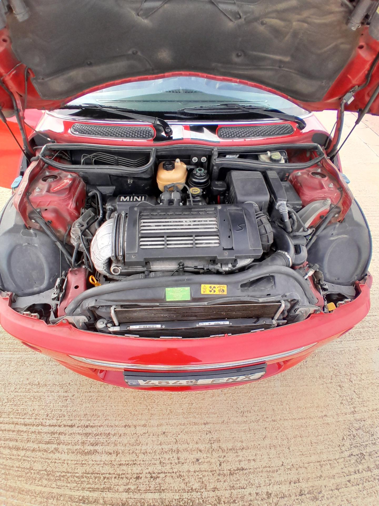 Foto 3 de Cambio Mini S de 2004 con muy pocas km.valorado a 8000€.es perfecto.  