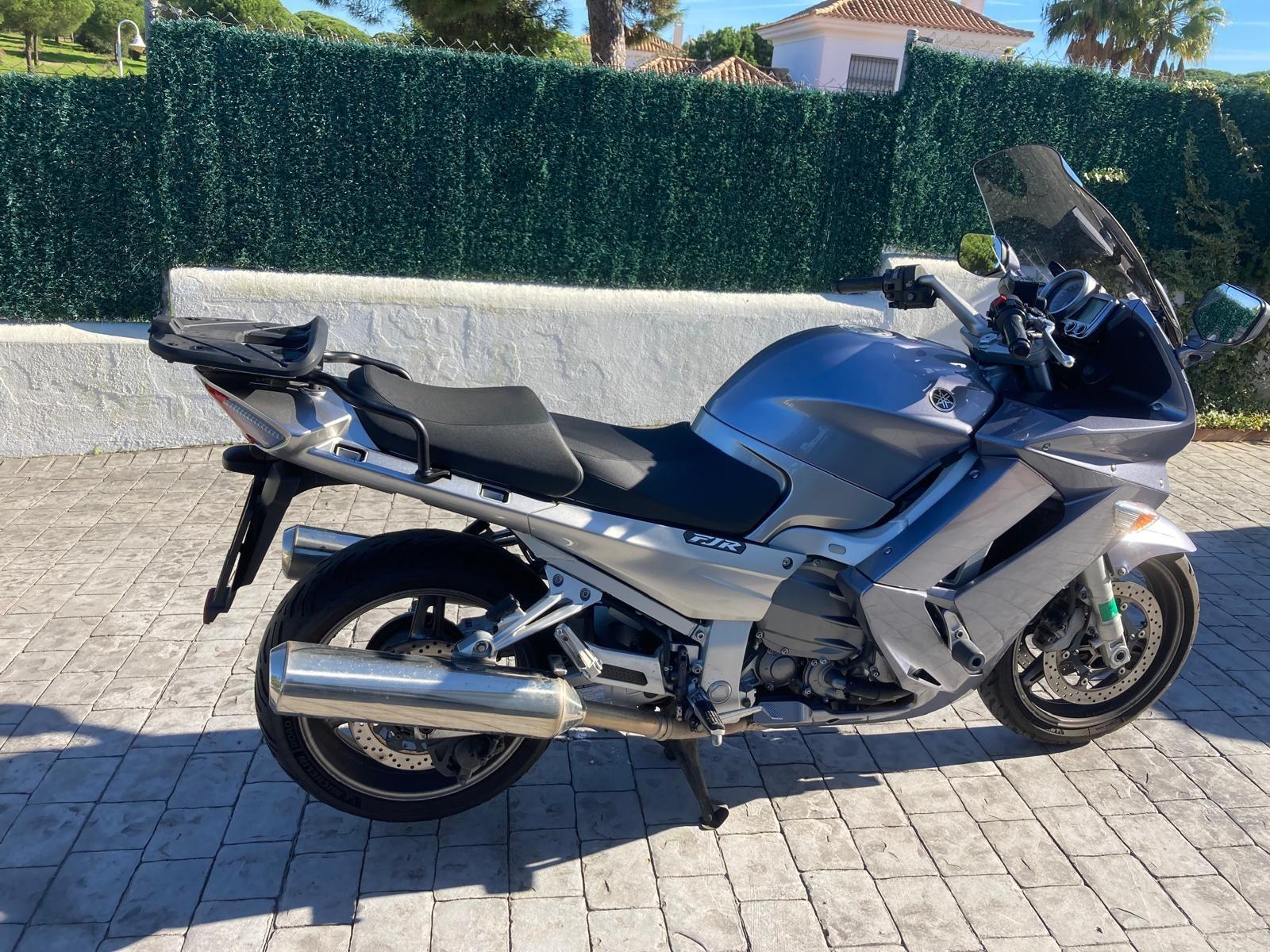 Foto de Yamaha FJR 1300 AS, del 2007, con embrague automático y en perfectas condiciones.