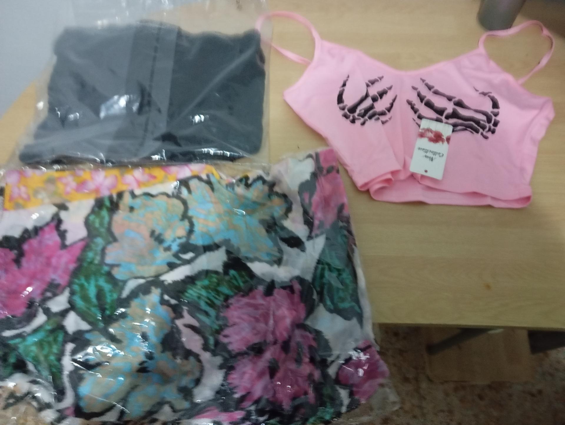 Foto 2 de lote de  ropa y lenceria