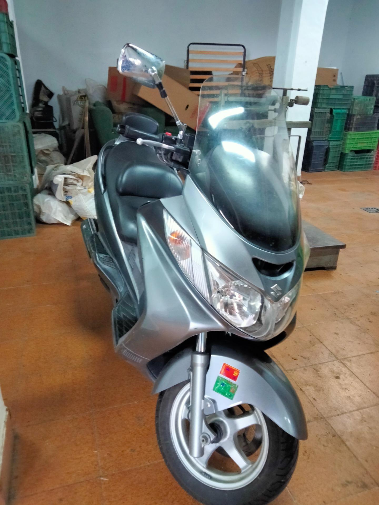 Foto 4 de Scooter Suzuki burgmann 250