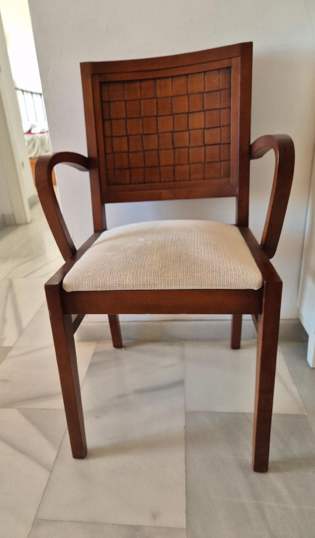 Foto 3 de Mesa de Comedor extensible + mesa rinconera +4 sillas y 2 sillones en madera maciza estilo colonial