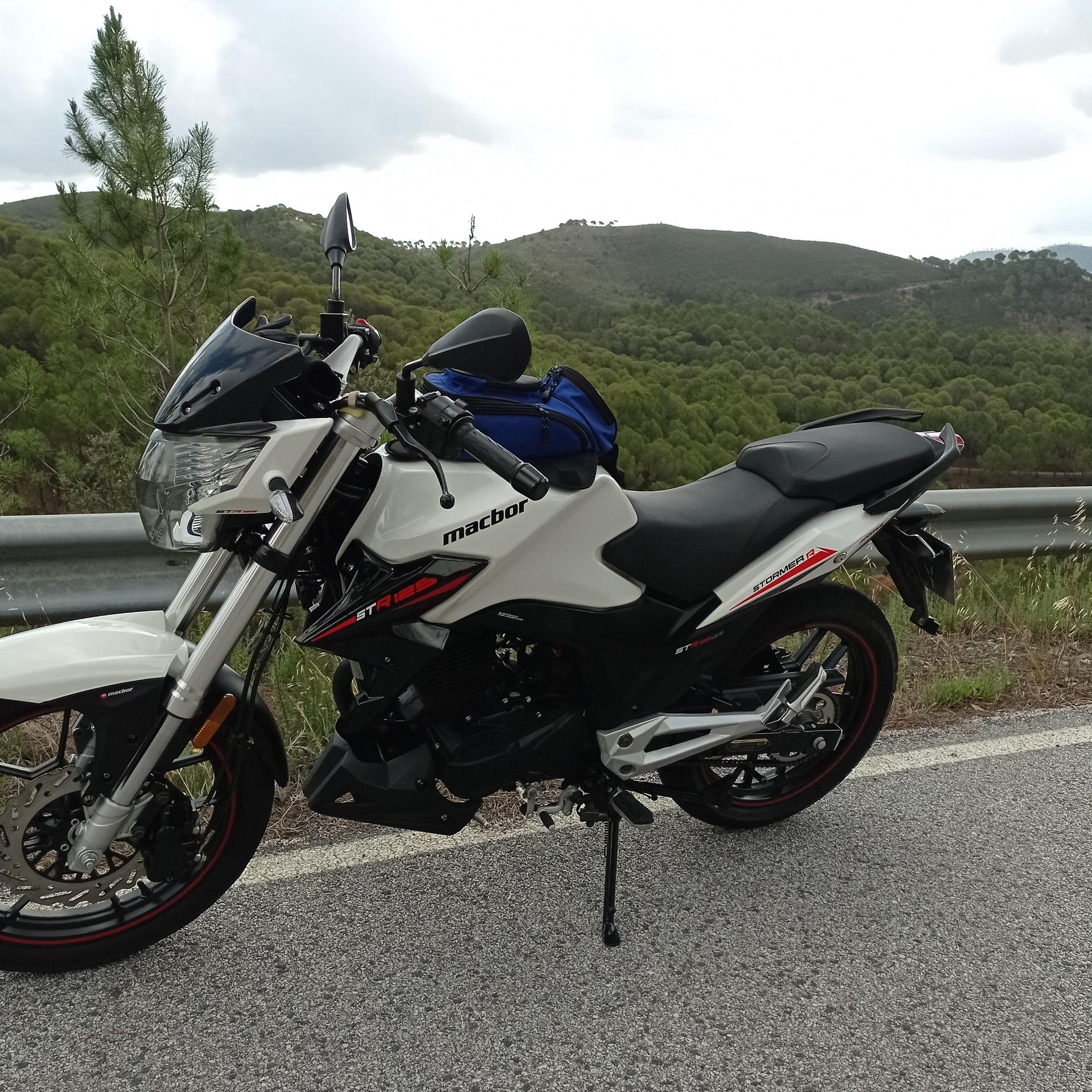 Foto de Moto 125 x moto de más cilimdrada