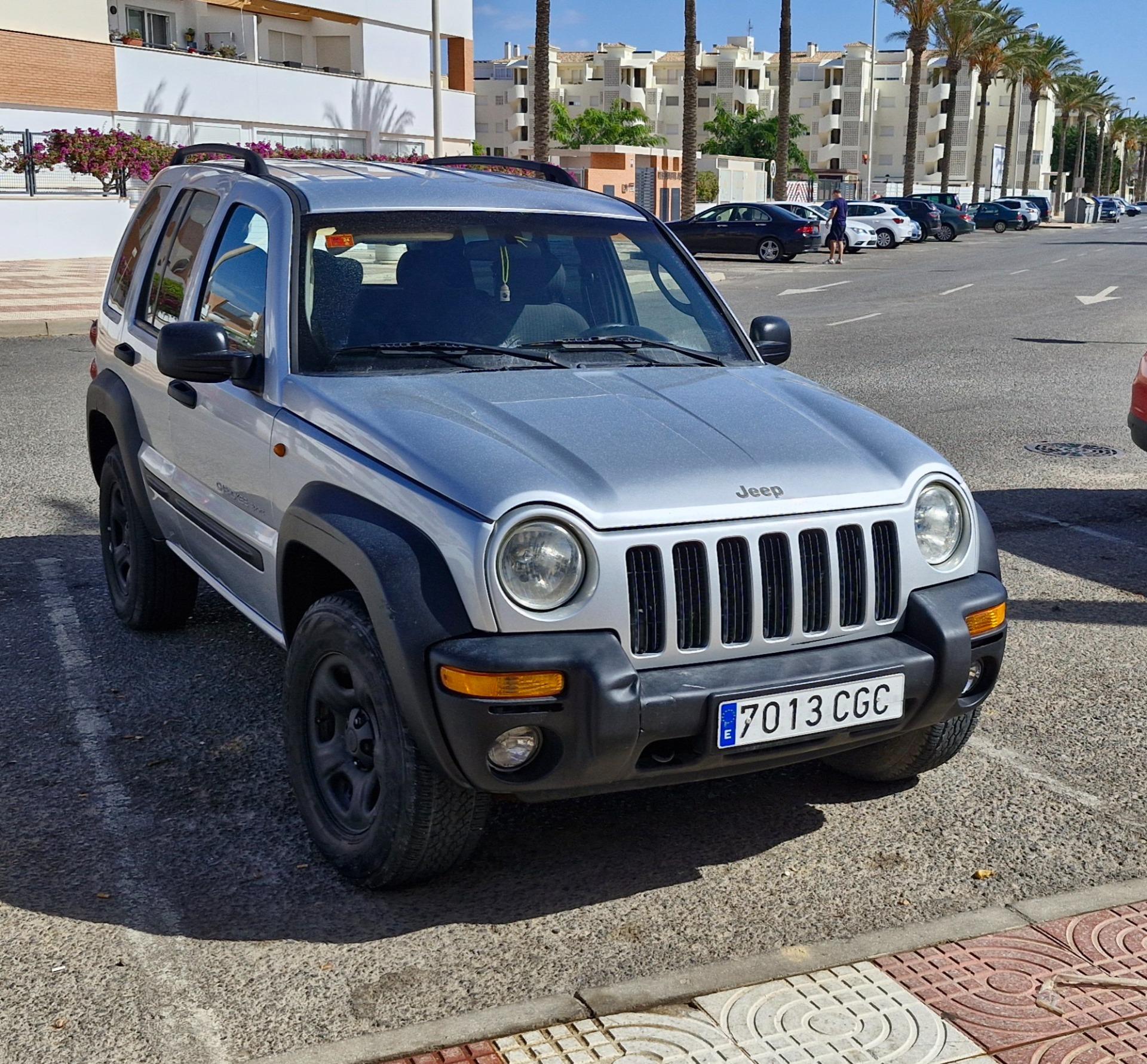 Foto 2 de Jeep Cherokee 2.3 sport.