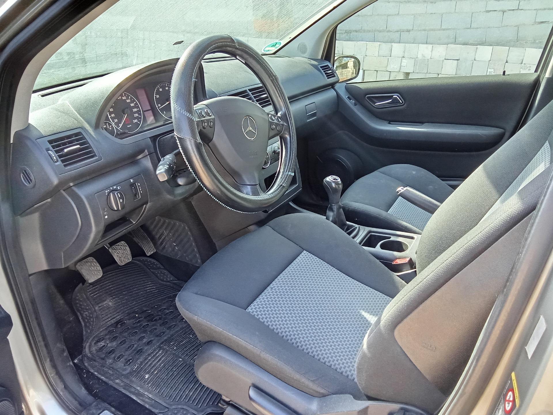 Foto 6 de Mercedes A170 infección. 