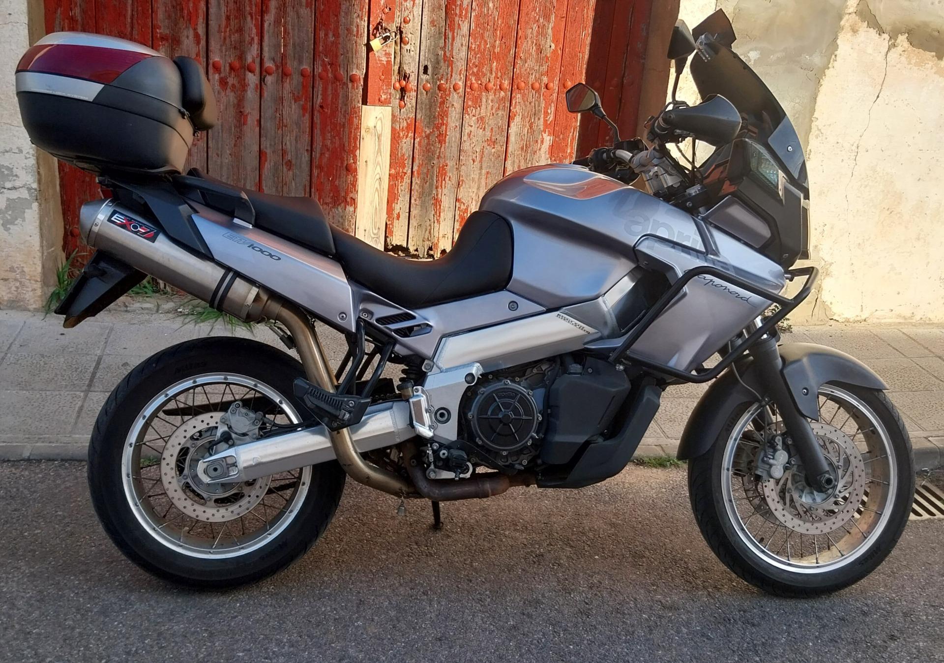 Foto 2 de Aprilia caponor etv1000 