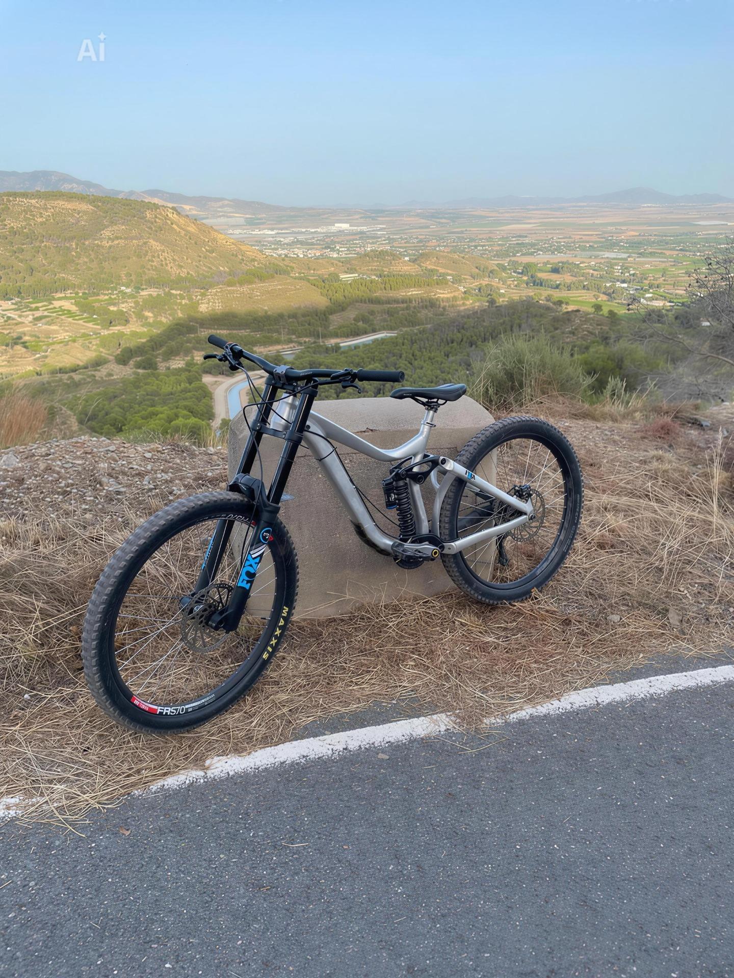 Foto 1 de Giant Glory 2018