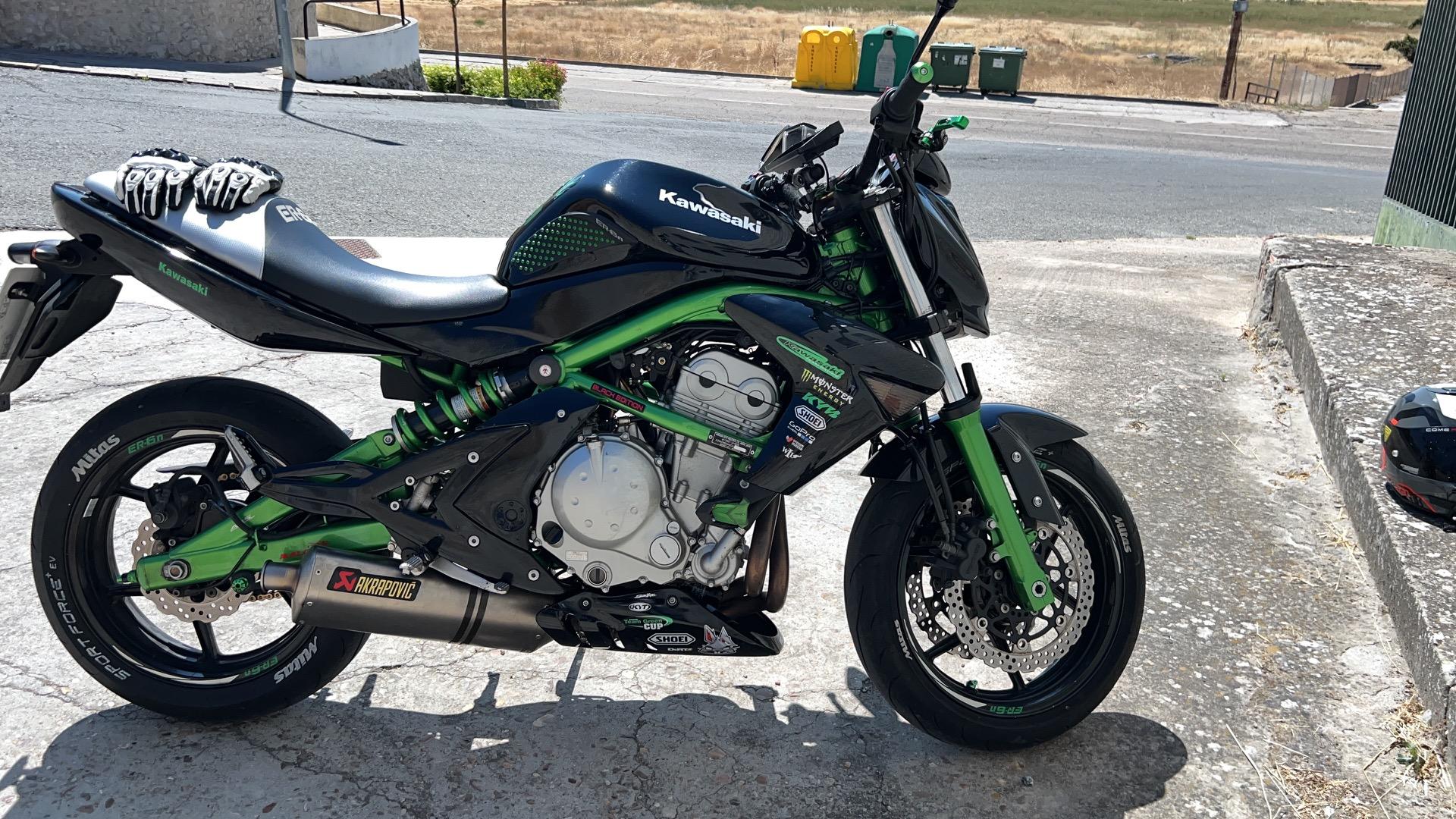 Foto de Se cambia Kawasaki er6n ABS del 2008 limitada para A2 en documentación y la moto