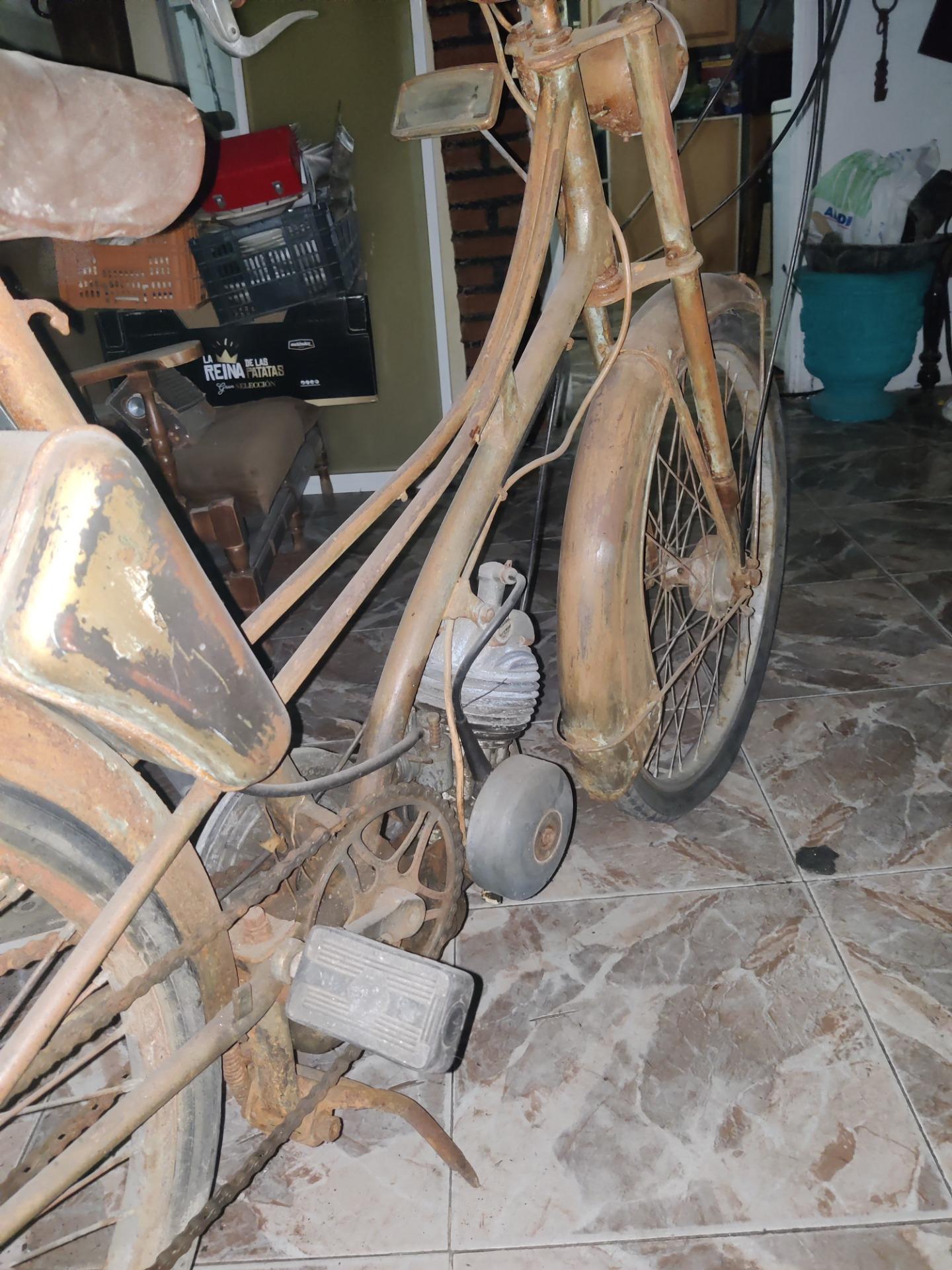 Foto 3 de Primer modelo de mobillete de 1952,