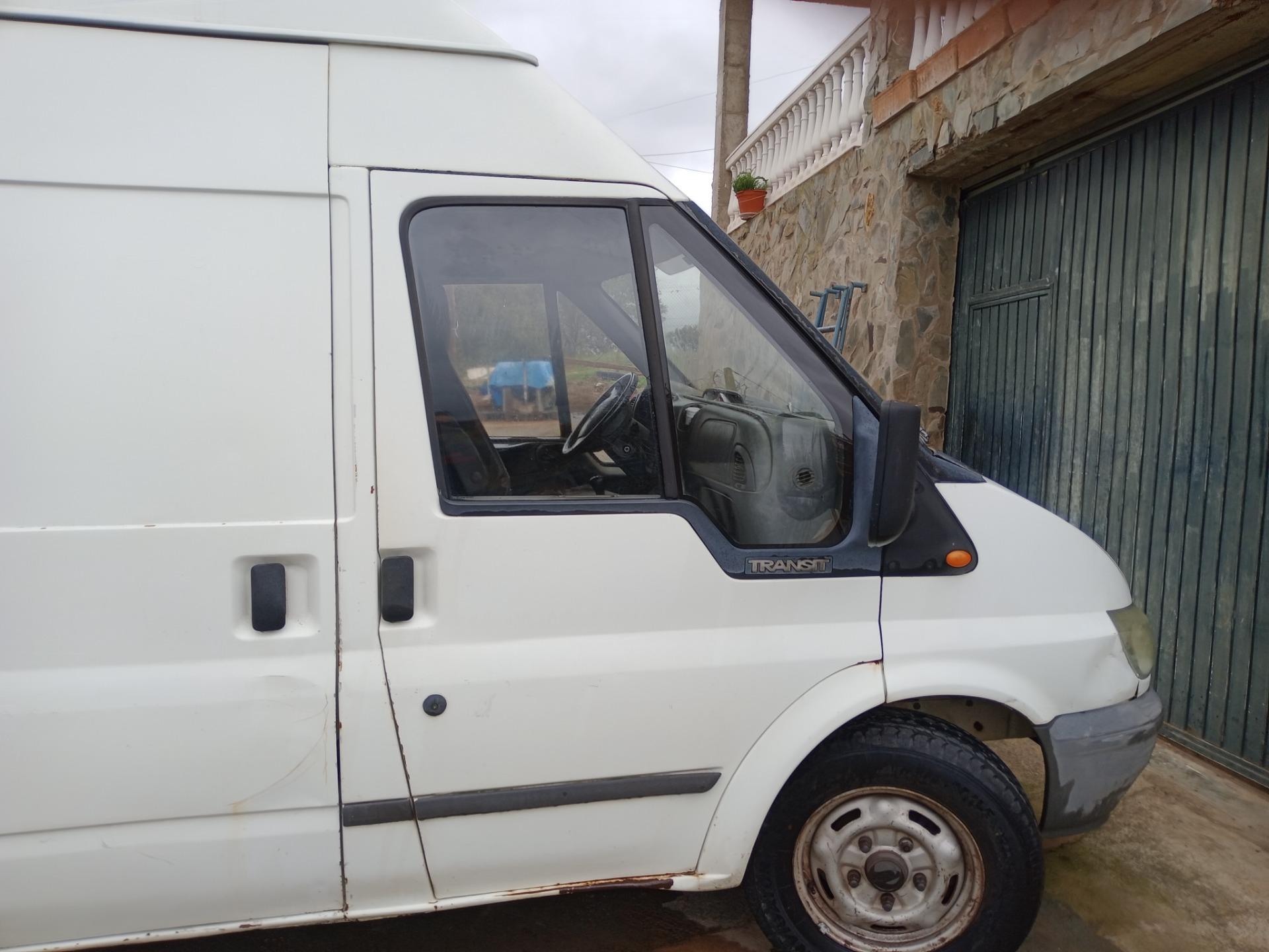 Foto 2 de Furgoneta por coche con bola remolque