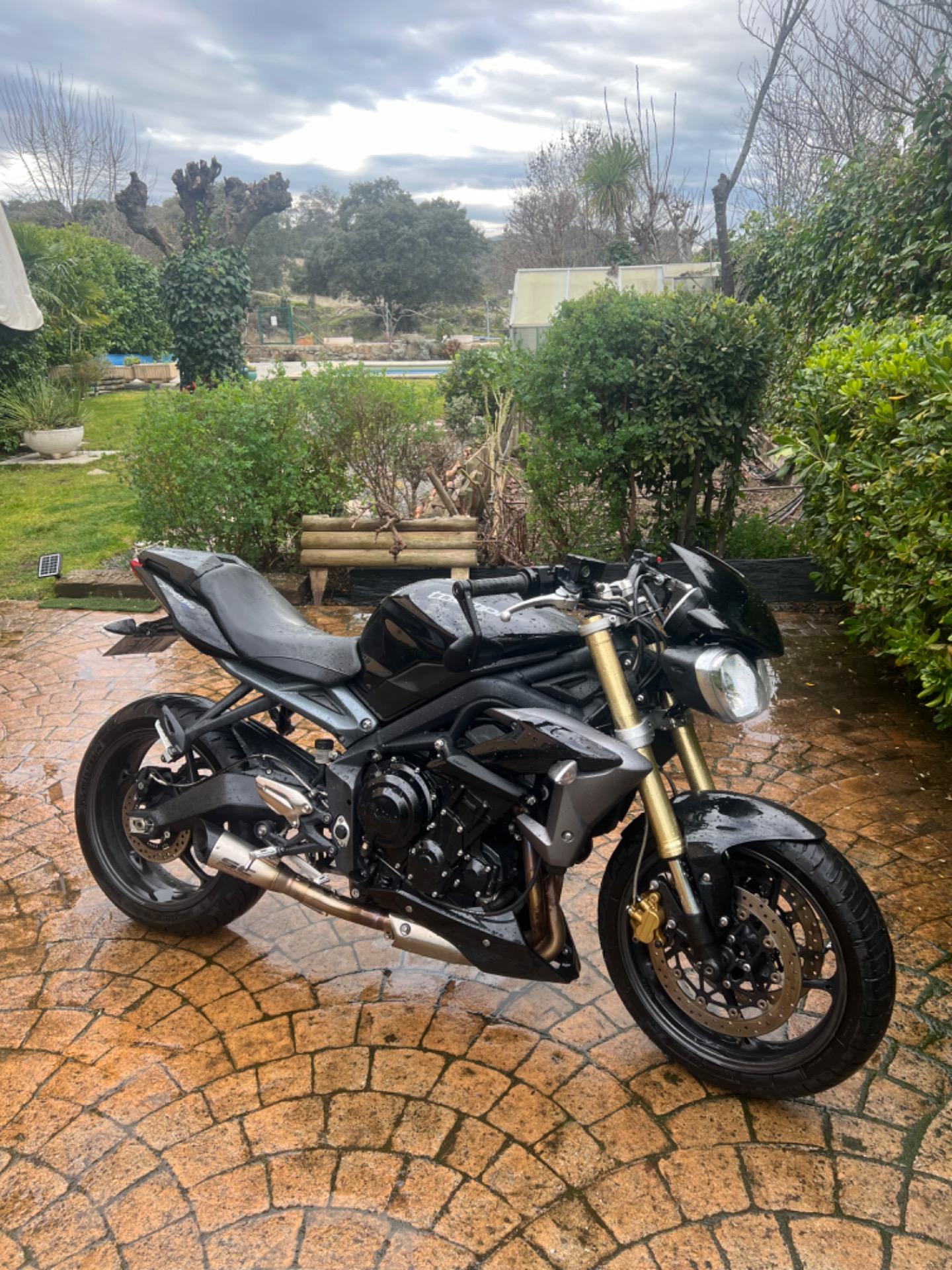 Foto de triumph street triple 675 A2