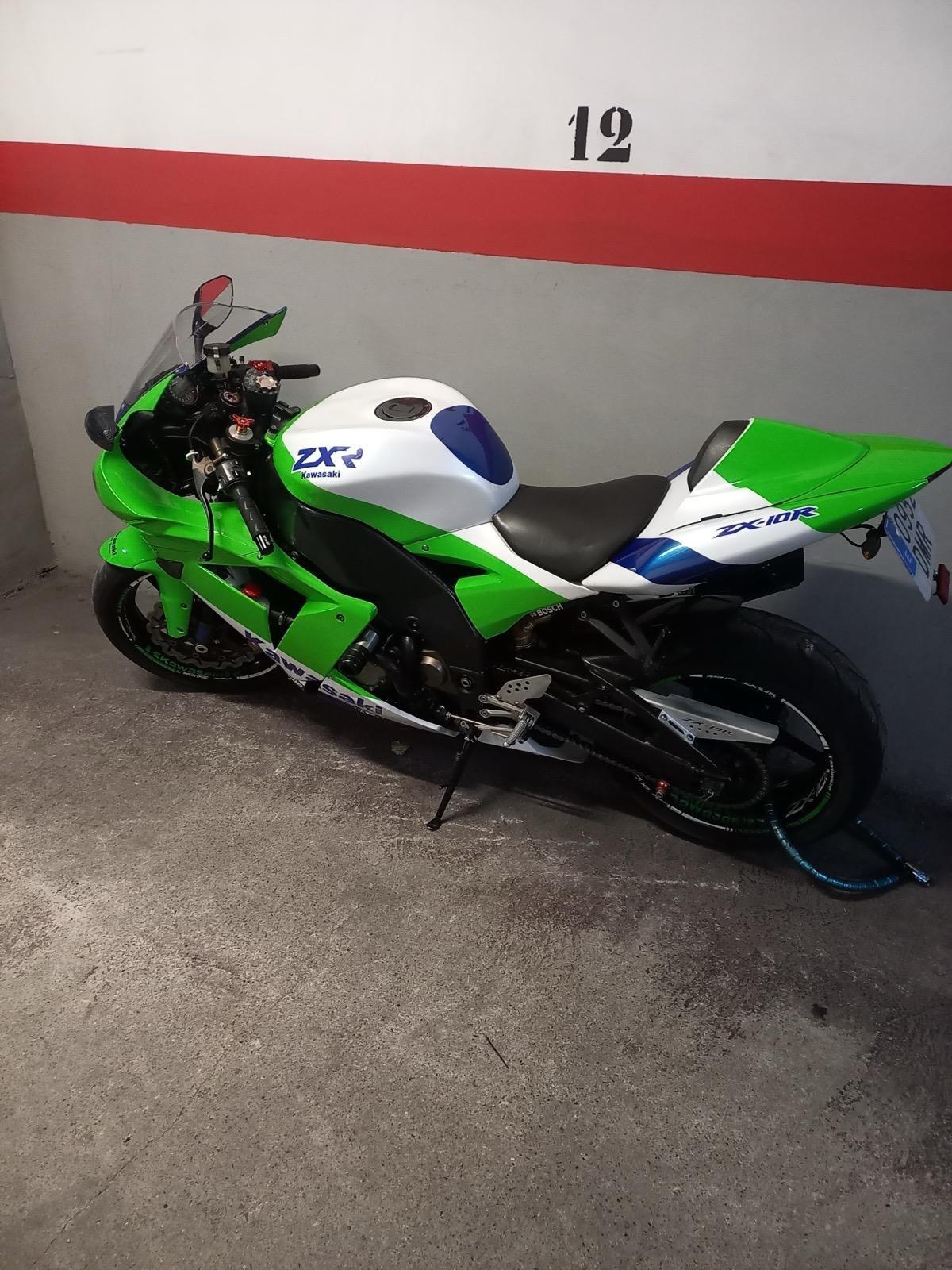 Foto 3 de Kawasaki zx10R 2004-2005 impecable