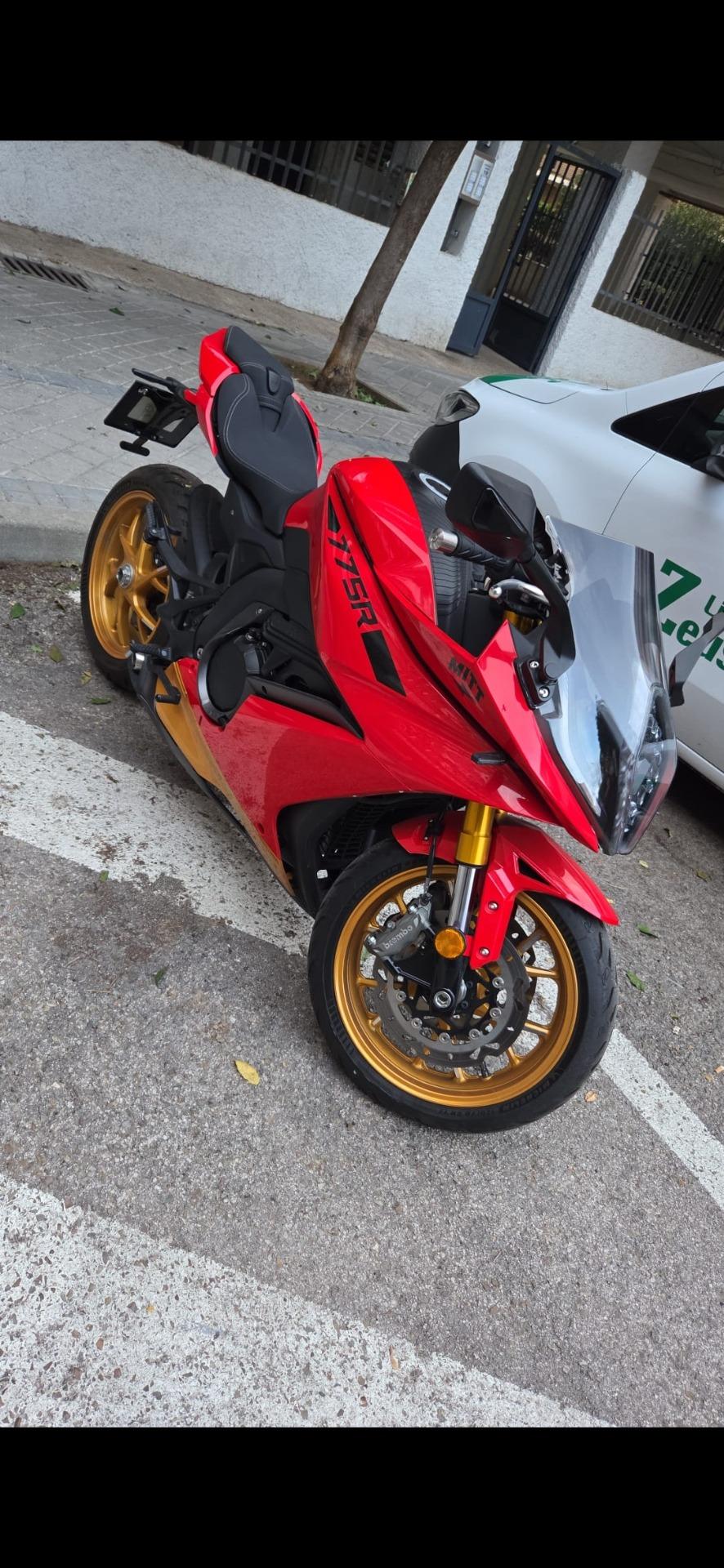 Foto de Coche pequeño o moto trail