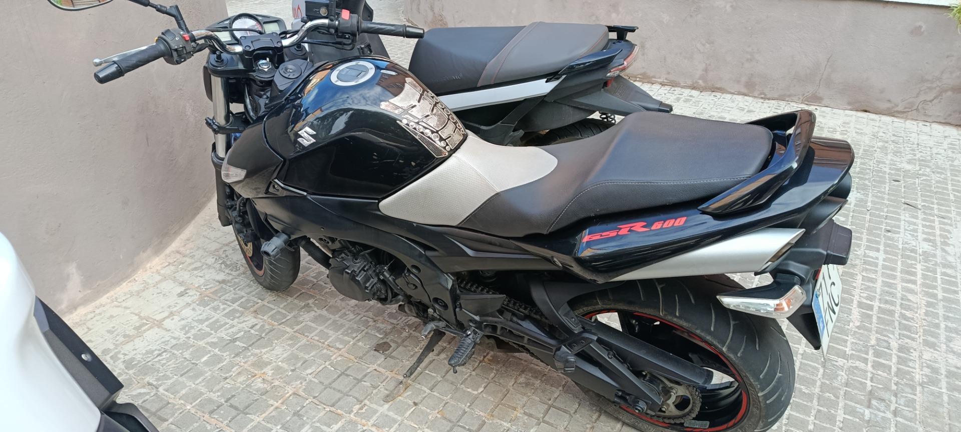 Suzuki gsr600 – trueque en Barcelona (foto 2)