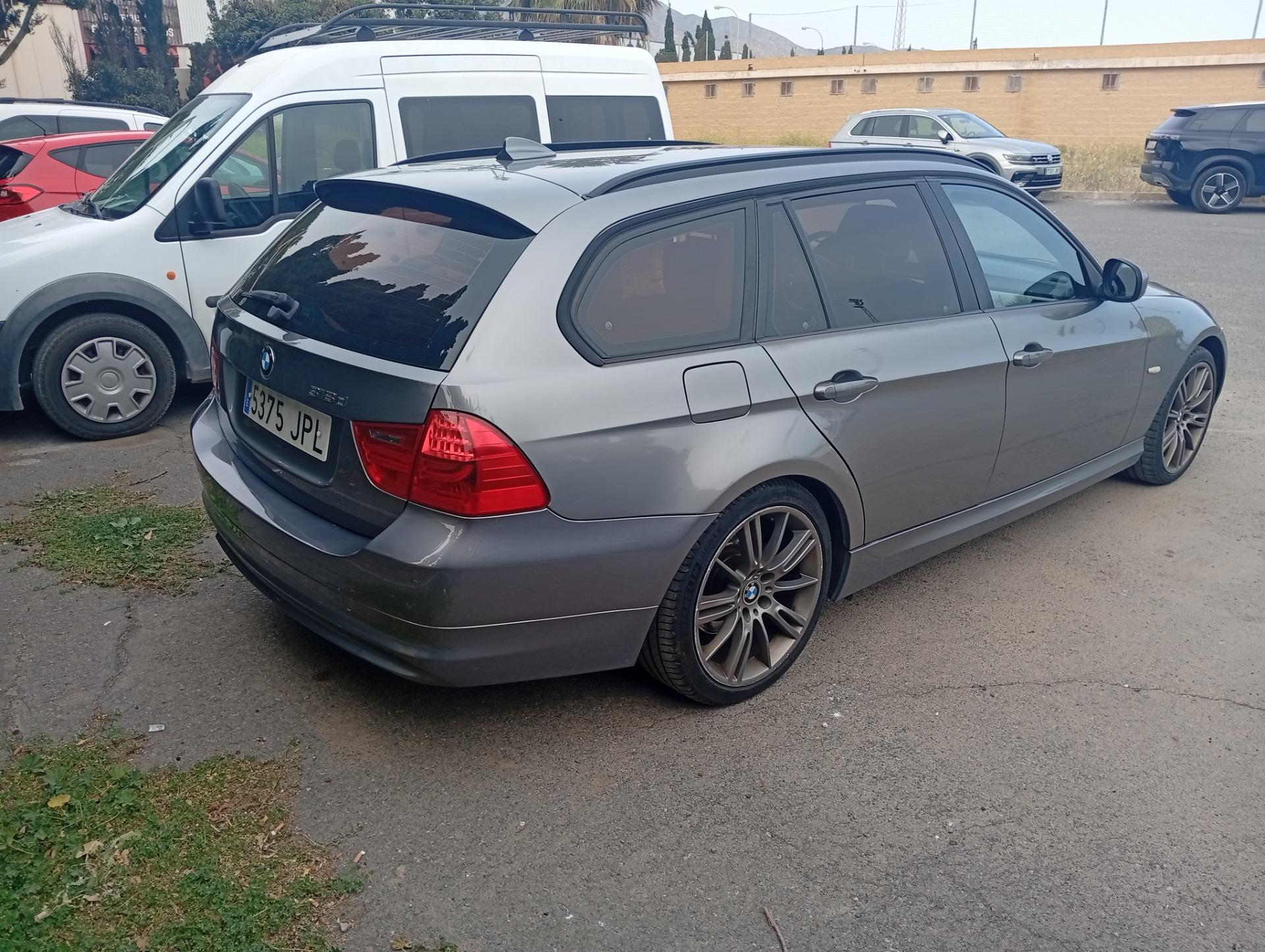 Foto 4 de BMW 313  POR FURGONETAS 6 O 9 PLAZAS 