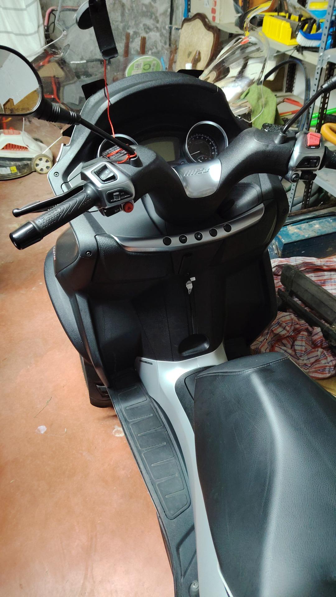 Foto 2 de Piaggio mp3 de 500 es el modelo lt business del Año 2019 y 21.000 km muy nueva, por coche