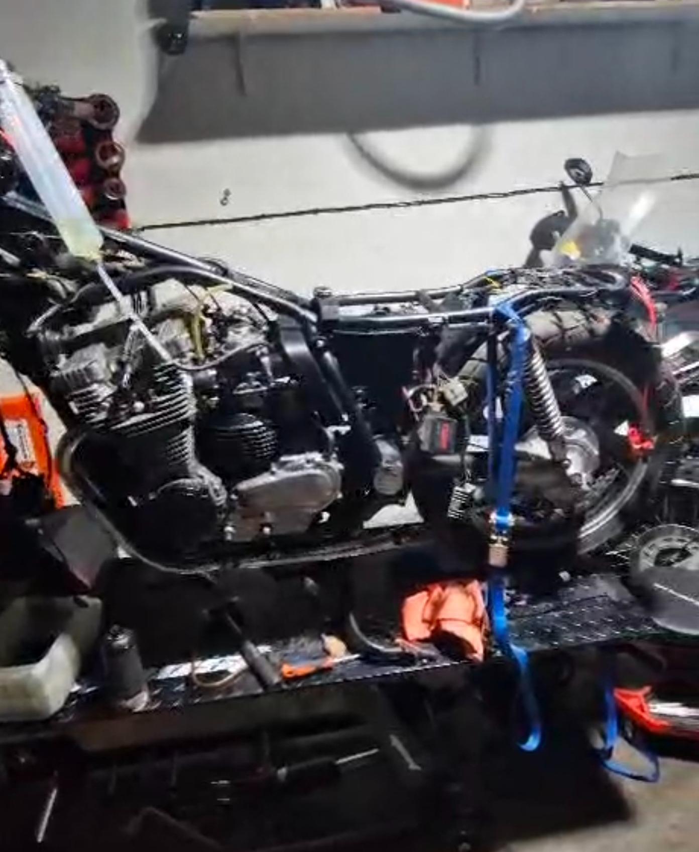 Foto de Yamaha XJ650 desmontada para restaurar