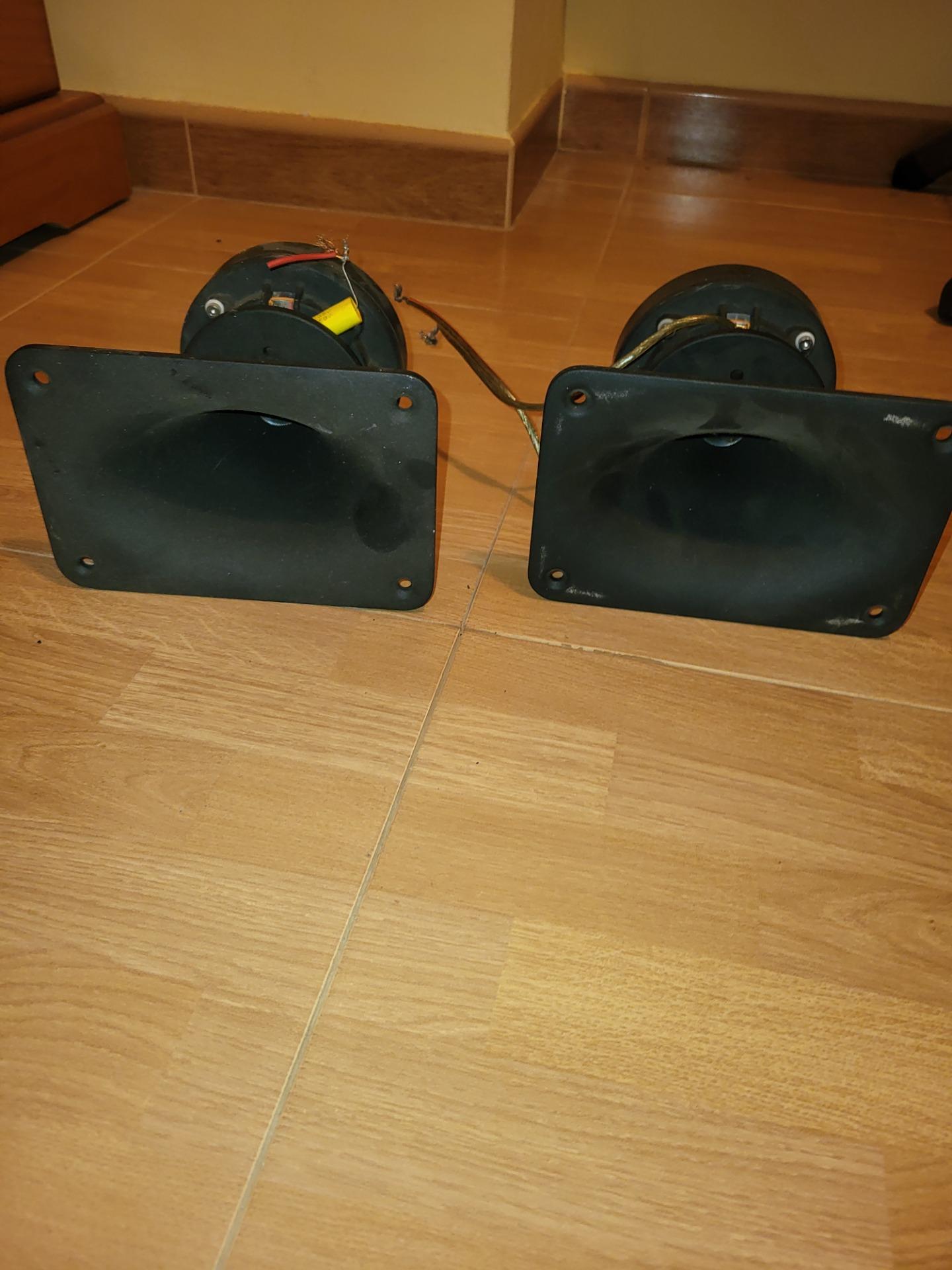 Foto de Equipo de música para coche por ordenador  portátil Mac book proportátil Mac pro 