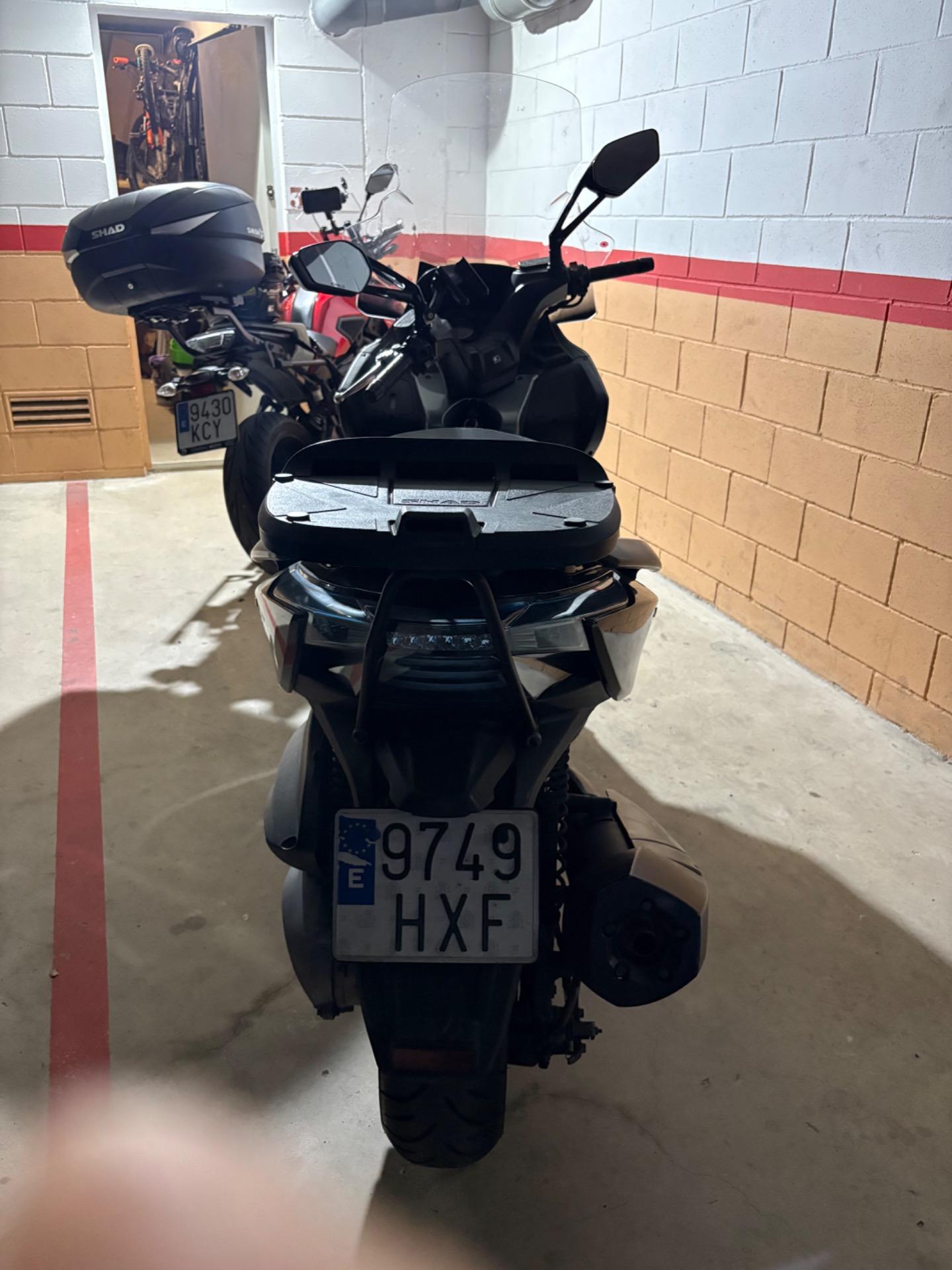 Foto 2 de Moto scooter Kymco xciting 400