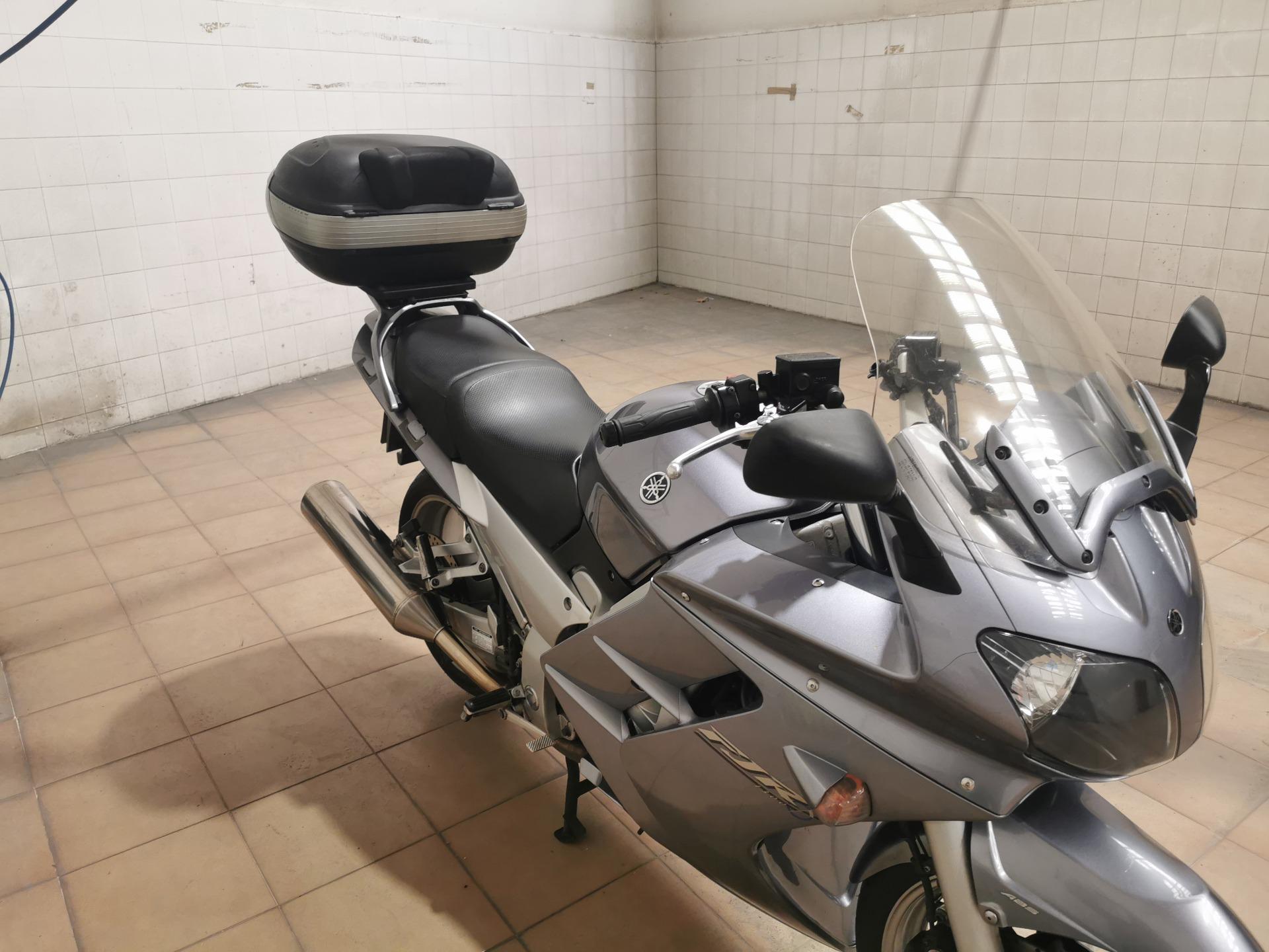 Foto 3 de Yamaha fjr abs del 2005 con 62000 kilómetro la moto esta perfecta y recién revisado de todo con fact