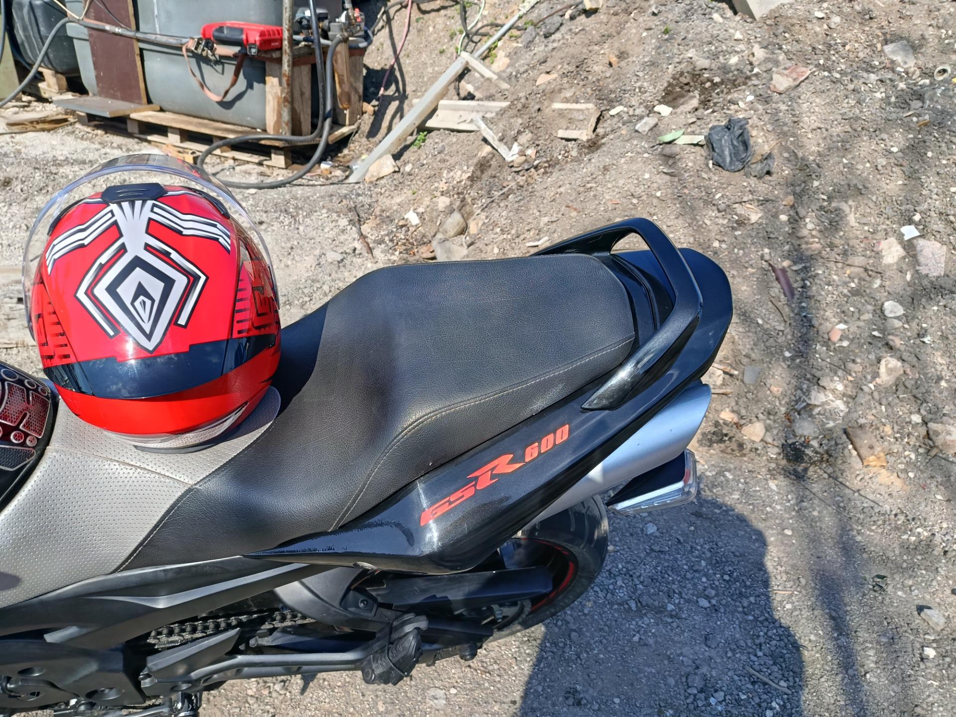 Foto 2 de Suzuki gsr600