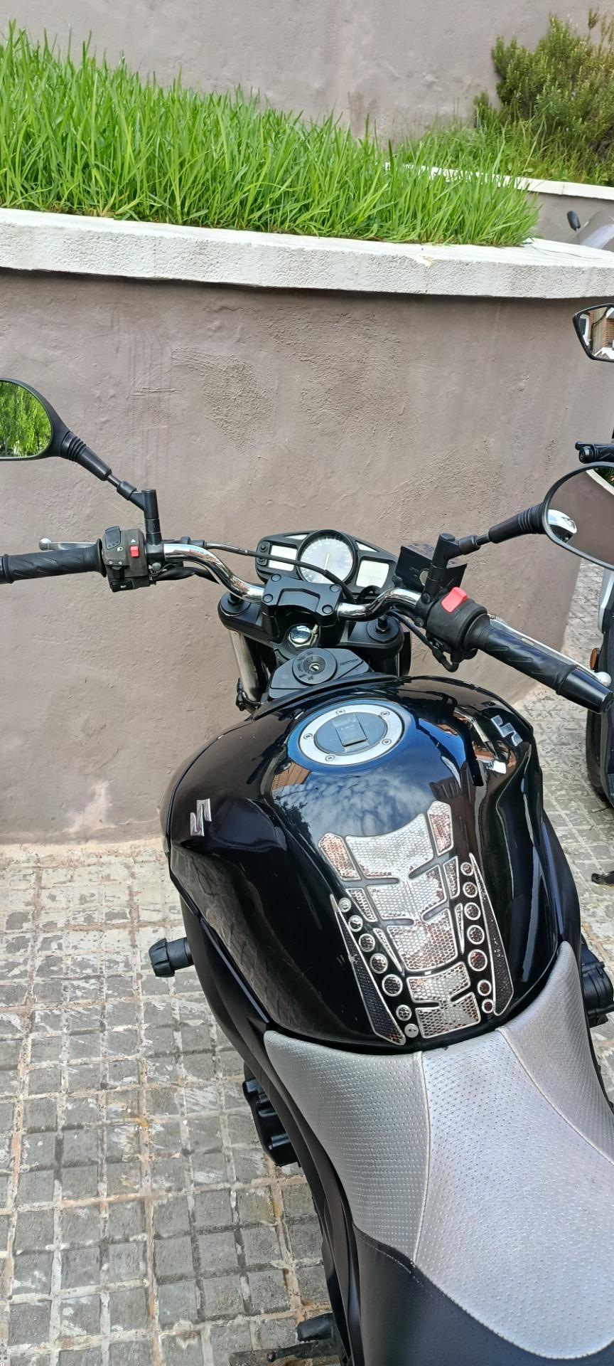 Suzuki gsr600 – trueque en Barcelona (foto 1)