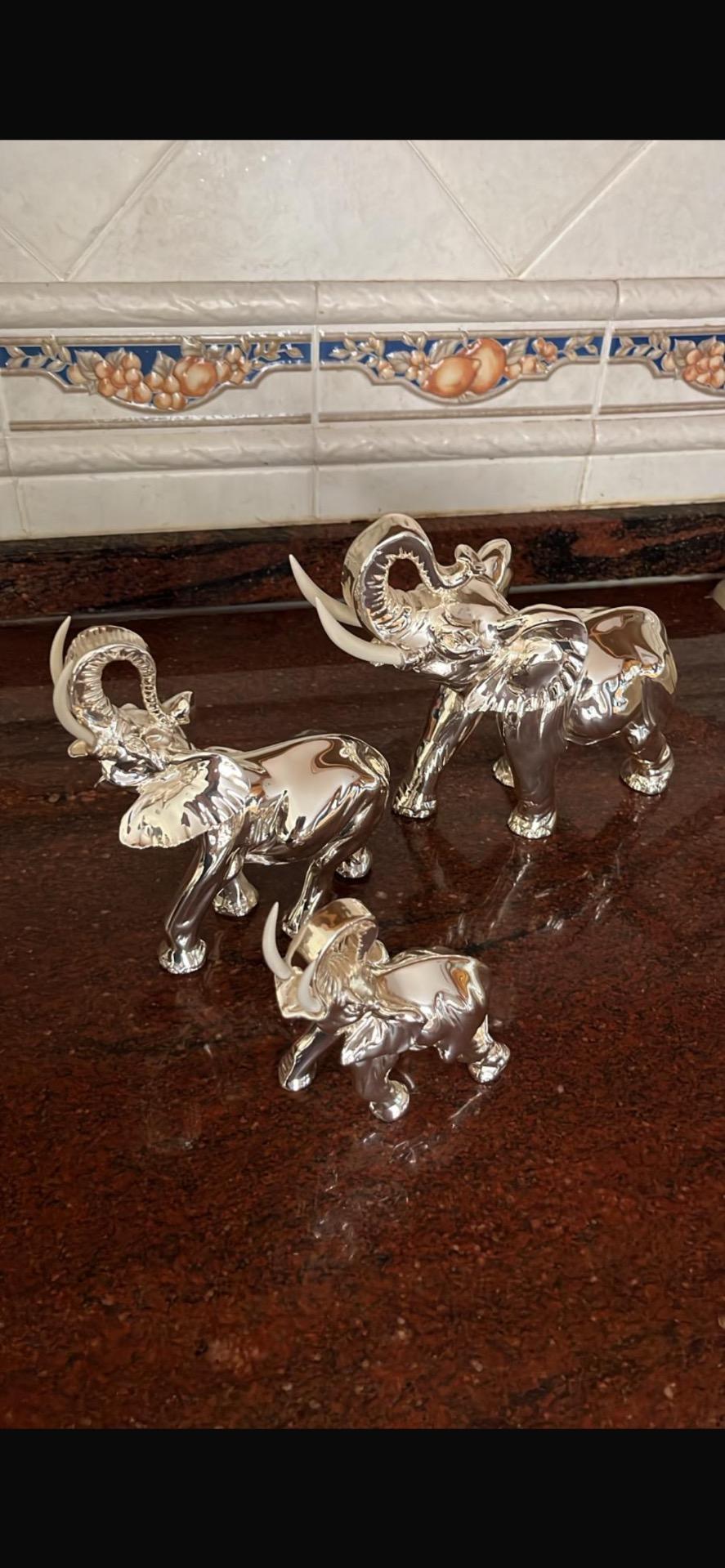 Foto 2 de 3 Elefantes en baño de plata 
