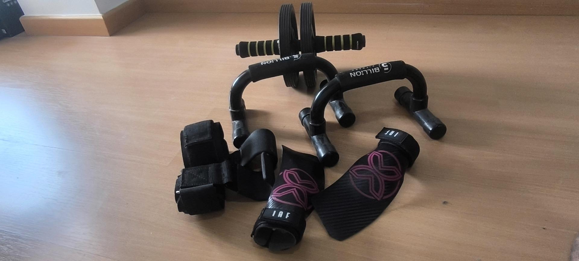 Foto 1 de calleras, ganchos, rueda abdominales y barras de flexiones