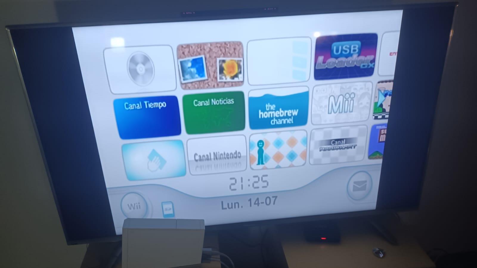 Foto 3 de Nintendo Wii blanca con varios accesorios y "magia"