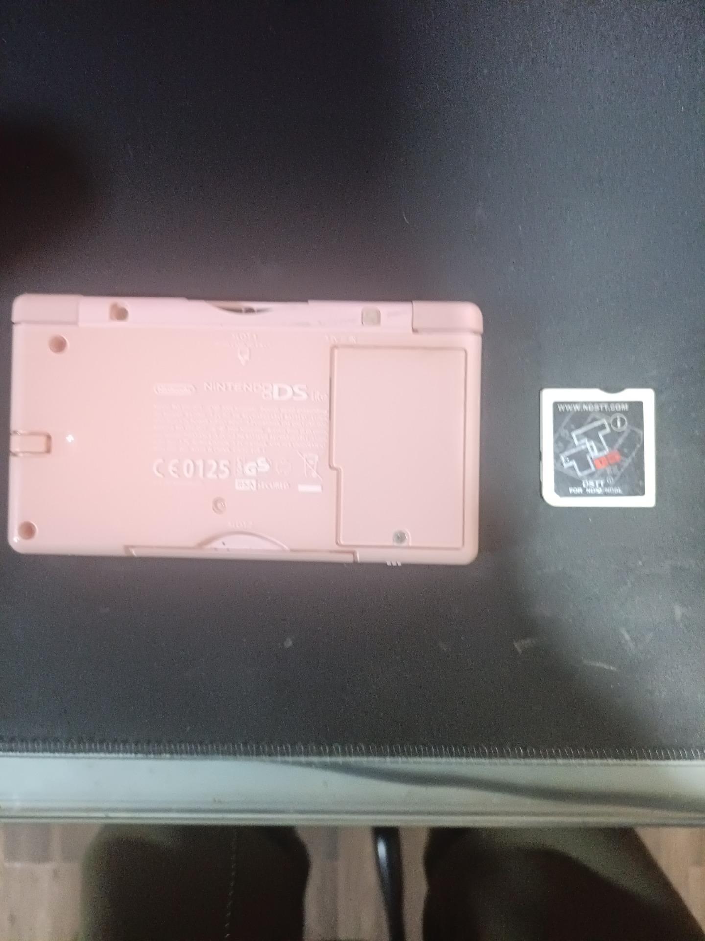 Foto 4 de Nintendo DS lite rosa + cargador y cartucho TTDS