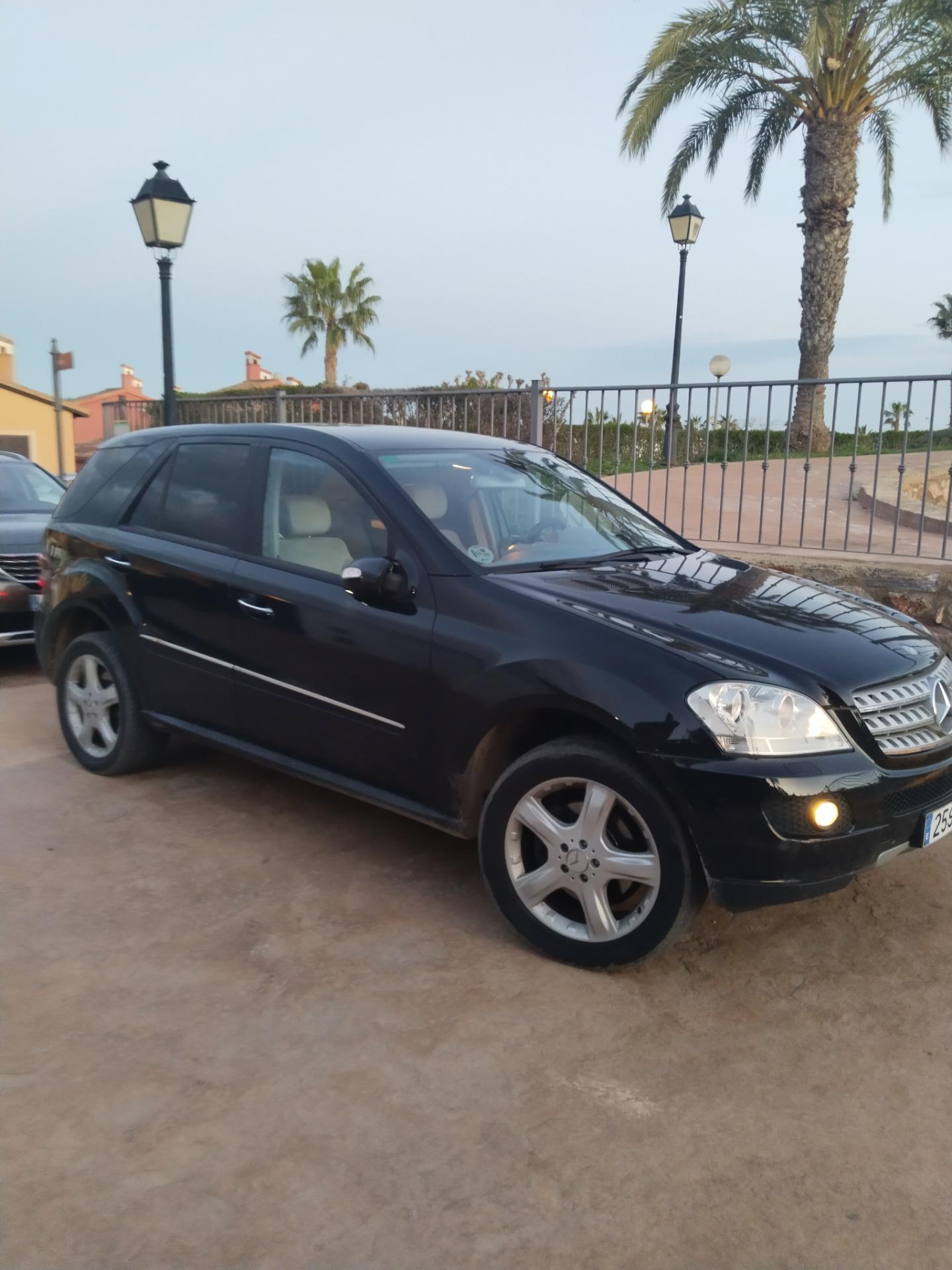 Foto 5 de Cambio Mercedes ML 320 2006 , por furgoneta de 5 plazas 