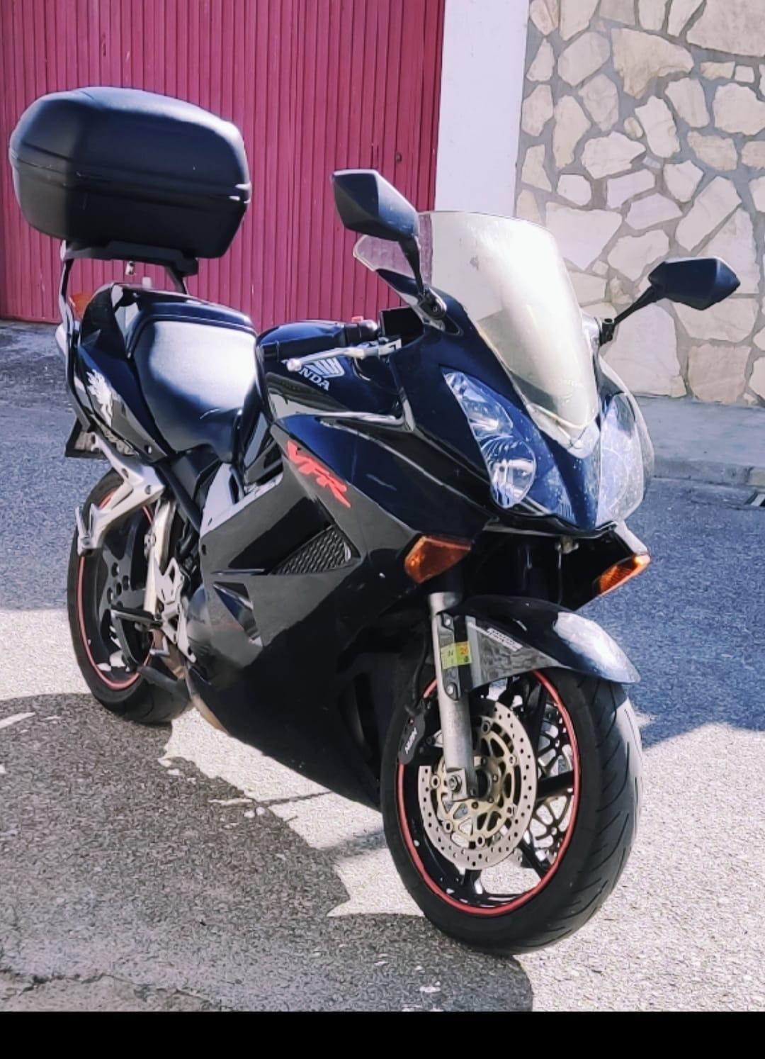 Foto 3 de Honda vfr 800 con 69000 km muy buen estado del 2004