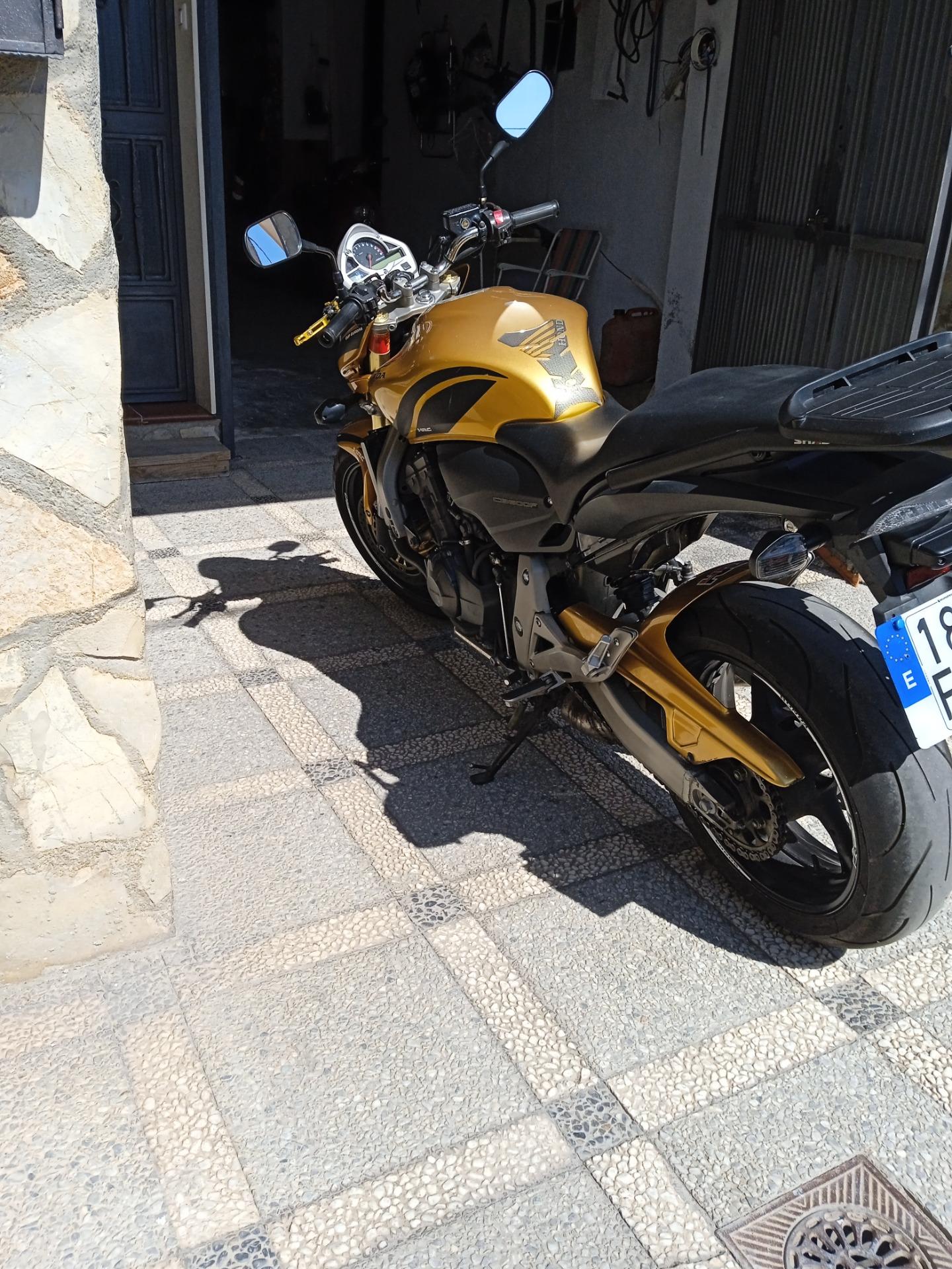 Foto 3 de Moto Honda 600 c.c. año 2008 y 47.600 km.