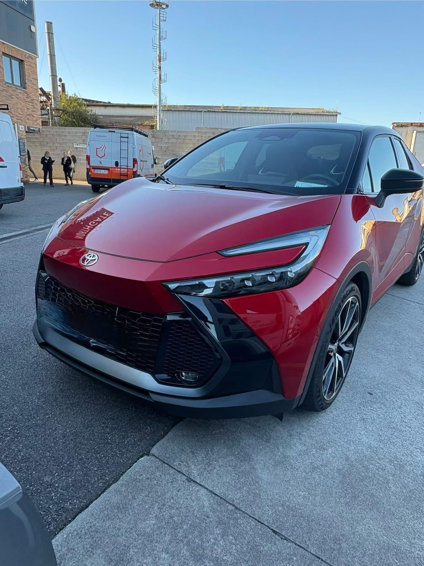 Foto 2 de Toyota chr premiere edition 2024 plug in