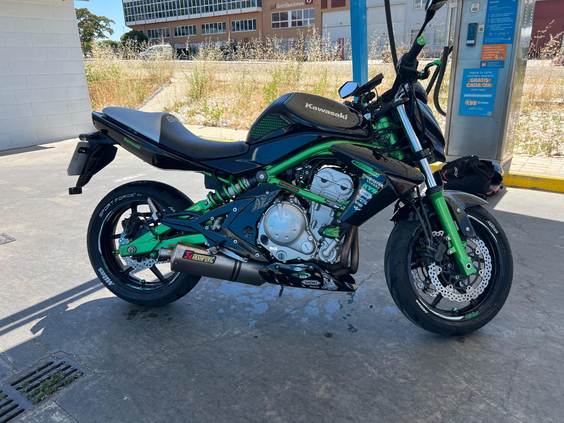 Foto 6 de Se cambia Kawasaki er6n ABS del 2008 limitada para A2 en documentación y la moto