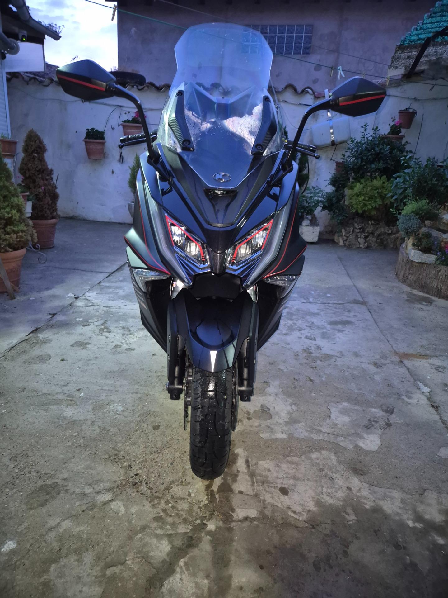 Foto 3 de Kymco ak 550 impoluta