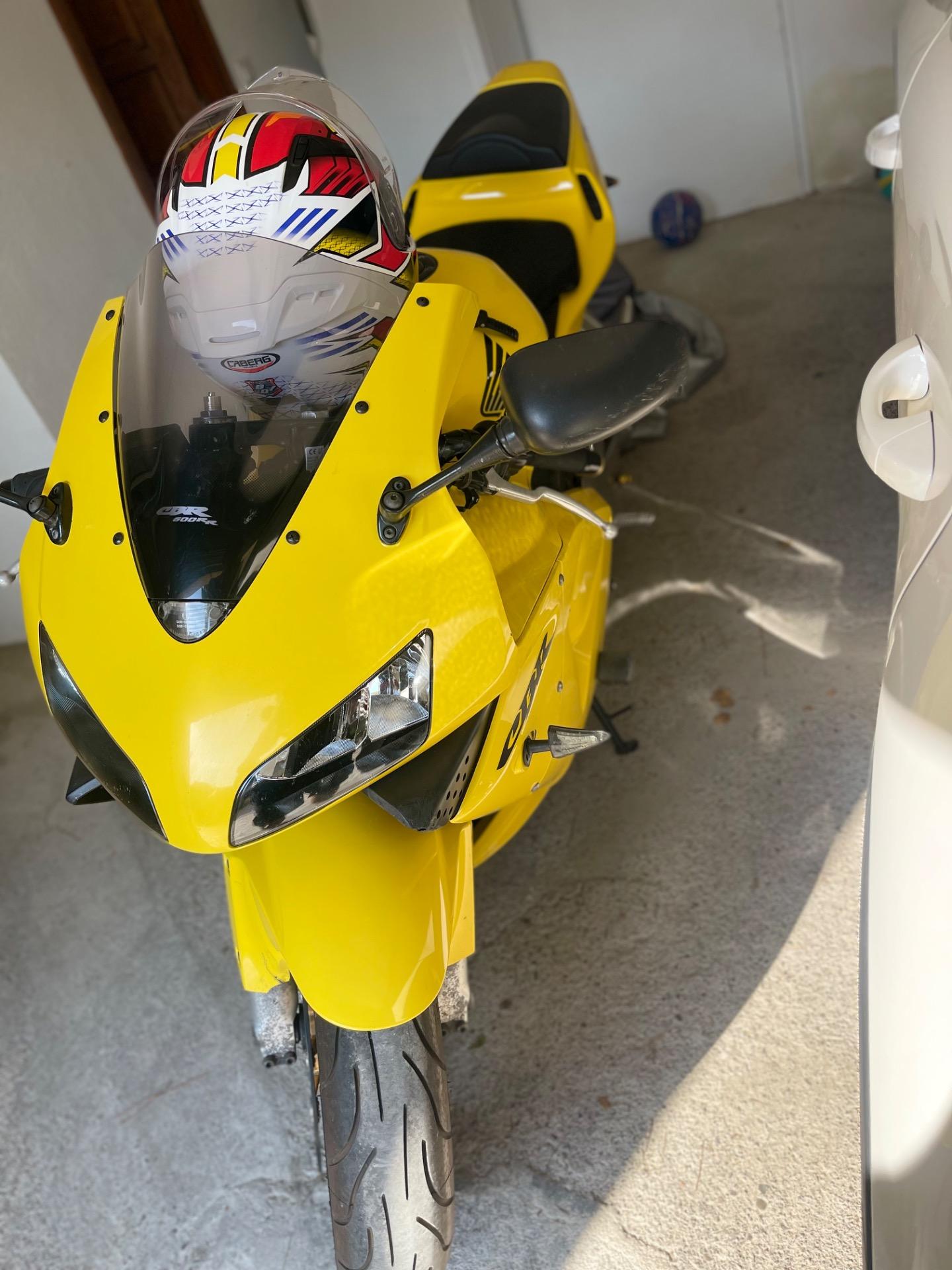 Foto 2 de Moto Honda cbr 600 RR