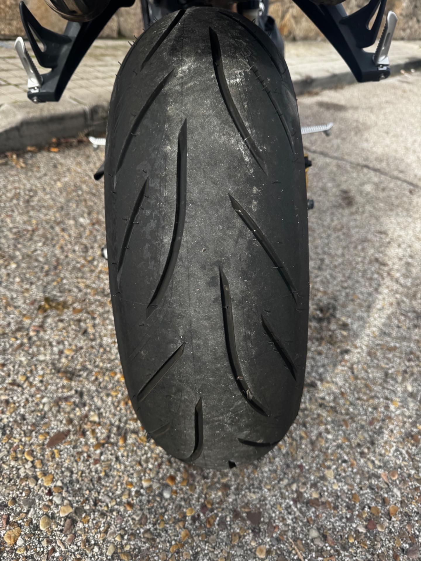Foto de Triump street triple 675 por BMW f900R más dinero a su favor la vendo en 3000€