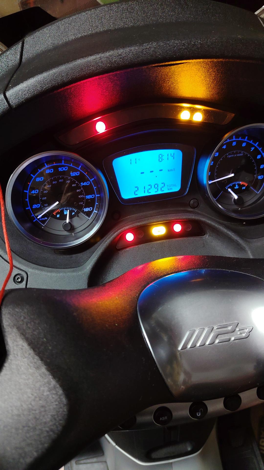 Foto 4 de Piaggio mp3 de 500 es el modelo lt business del Año 2019 y 21.000 km muy nueva, por coche